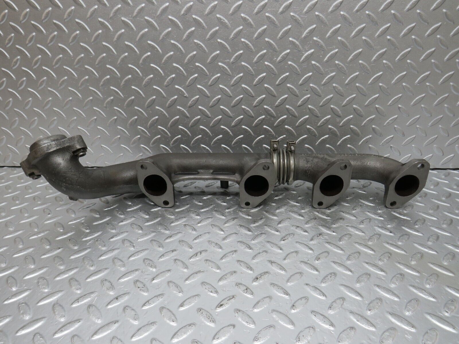 33112 Mercedes-Benz W126 380 V8 Exhaust Manifold Right 1161422402 1161420602