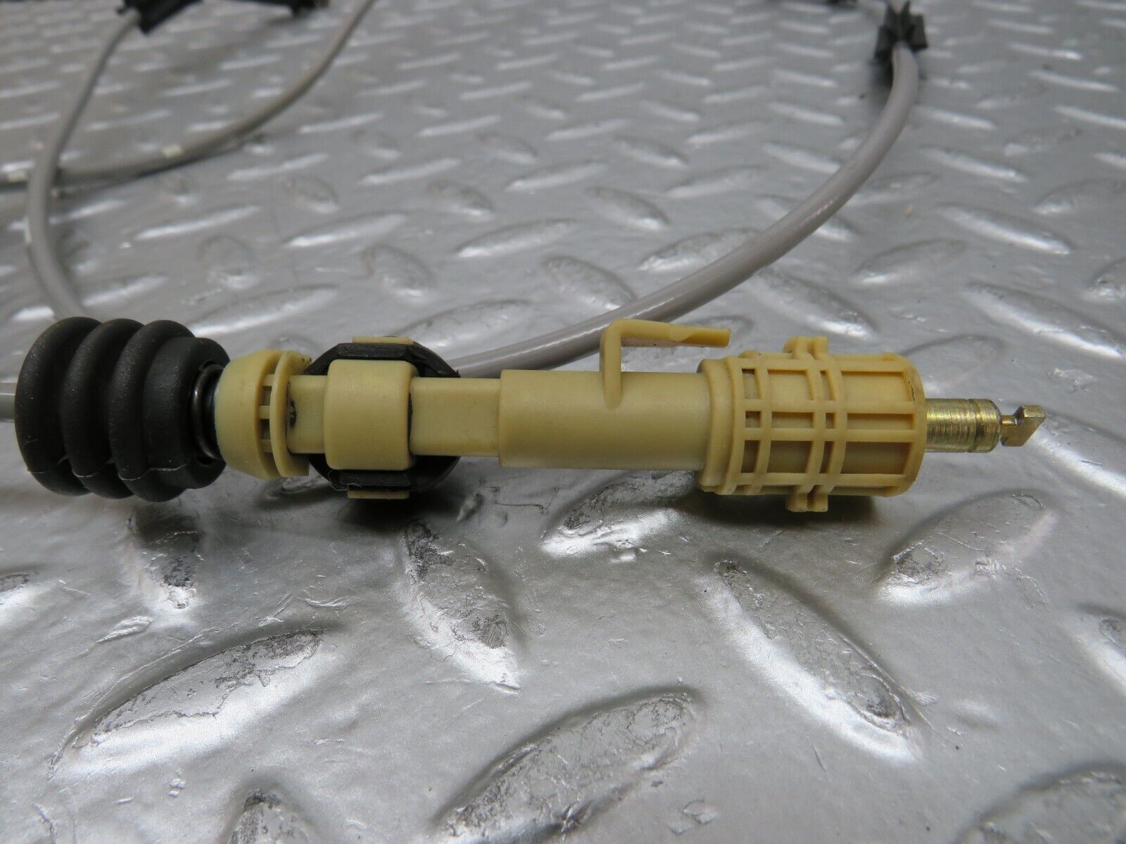 24948 Mercedes-Benz W140 S320 Brake Control Cable 1402900685