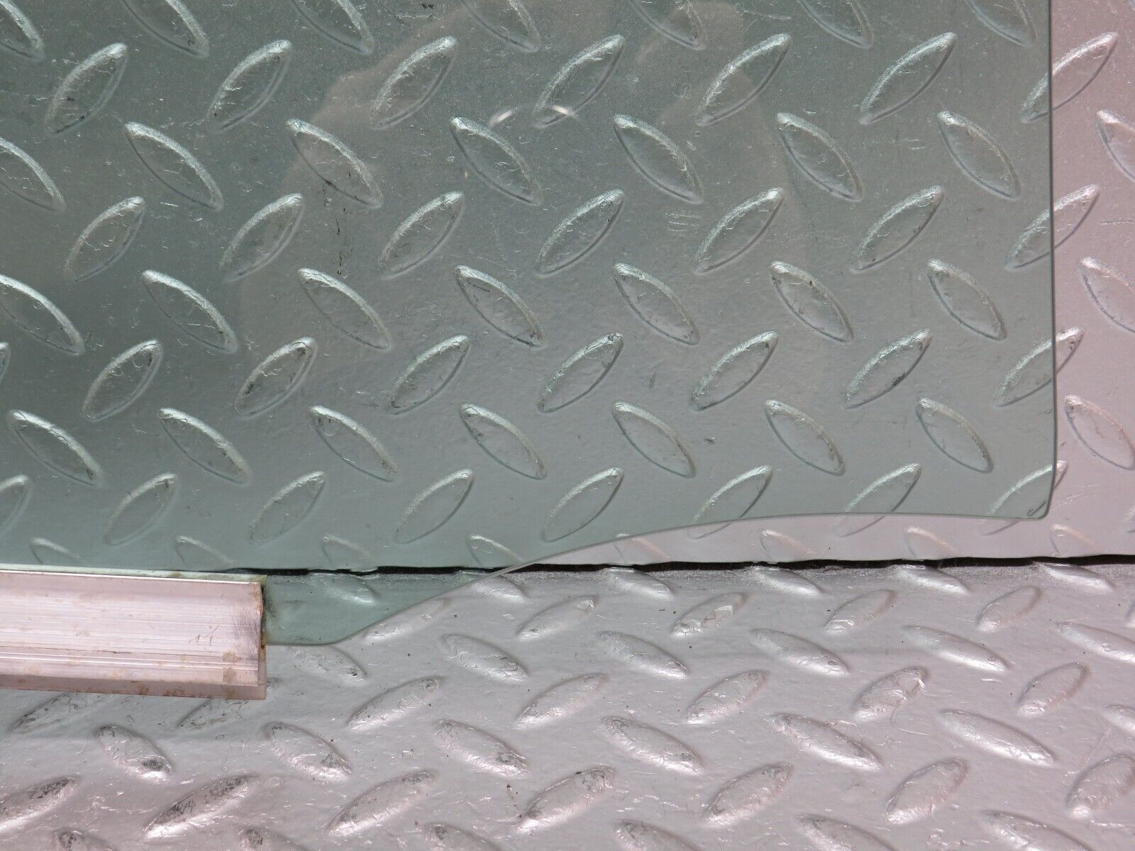 33264 Mercedes-Benz W202 C180 Rear Right Door Window Glass