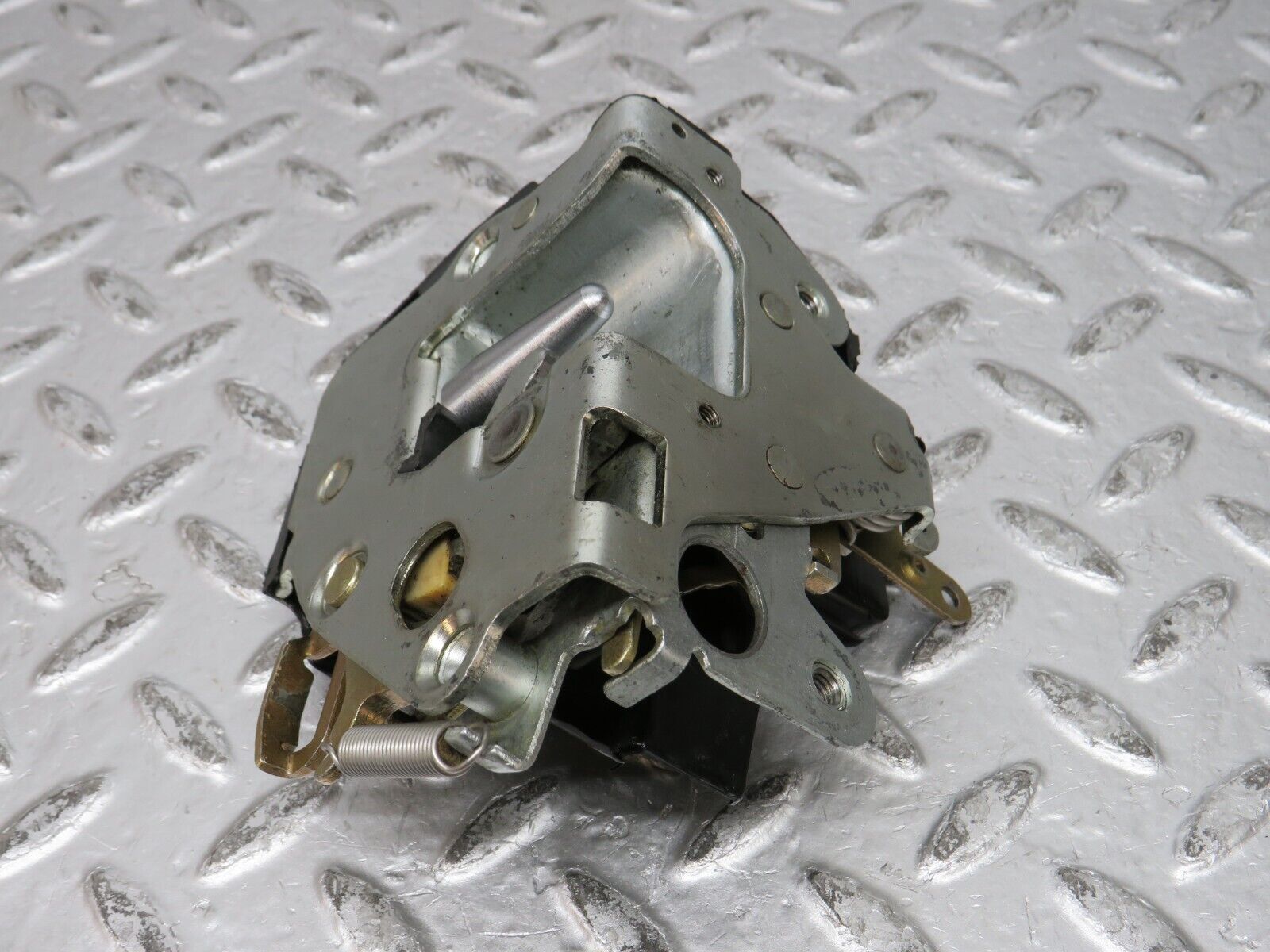 32142 Mercedes-Benz W123 230E Front Left Door Lock Mechanism 1237230108