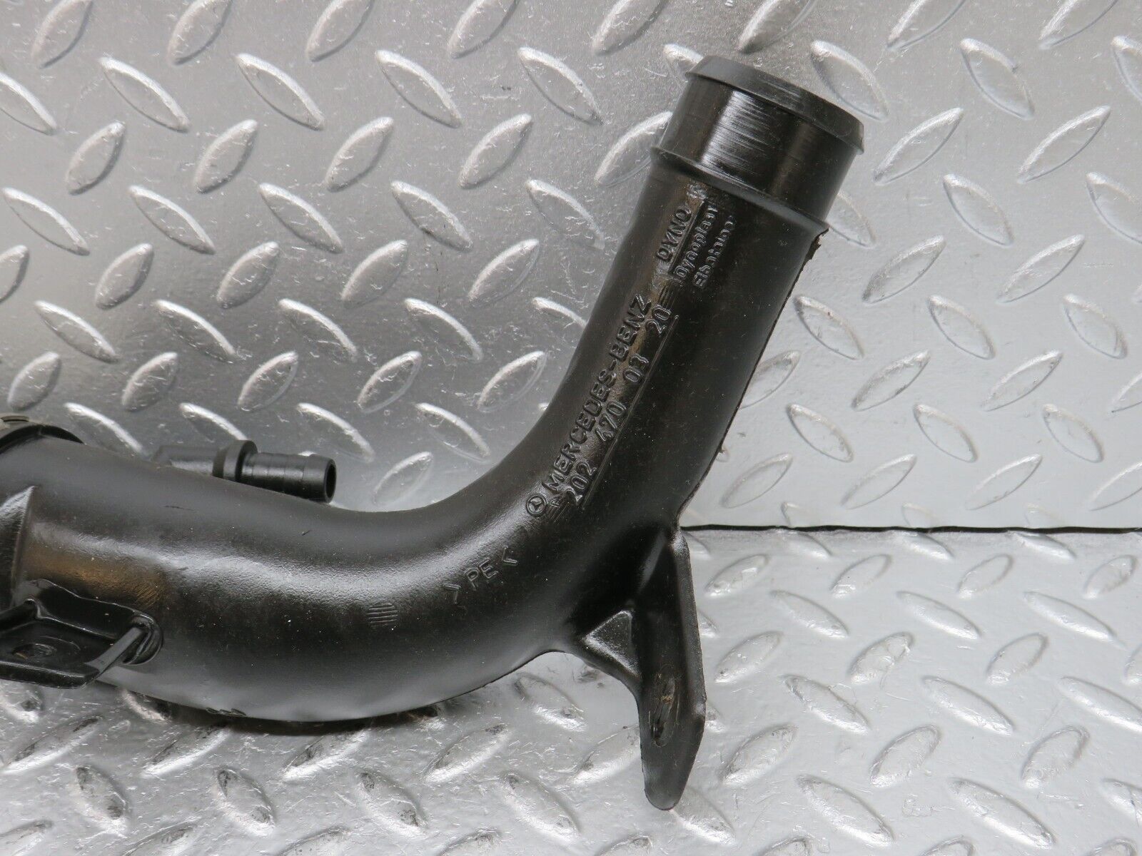 33286 Mercedes-Benz W202 C180 Fuel Tank Filling Pipe & Cap 2024700320