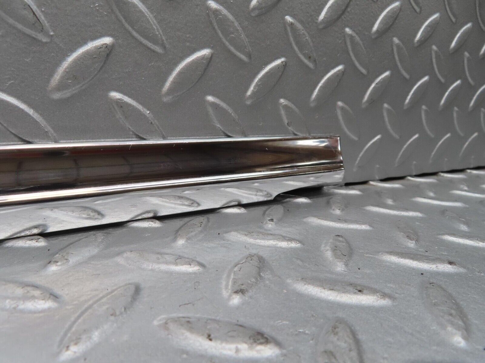 12451 Mercedes-Benz W108 280SE 3.5 Front Left Door Chrome Trim