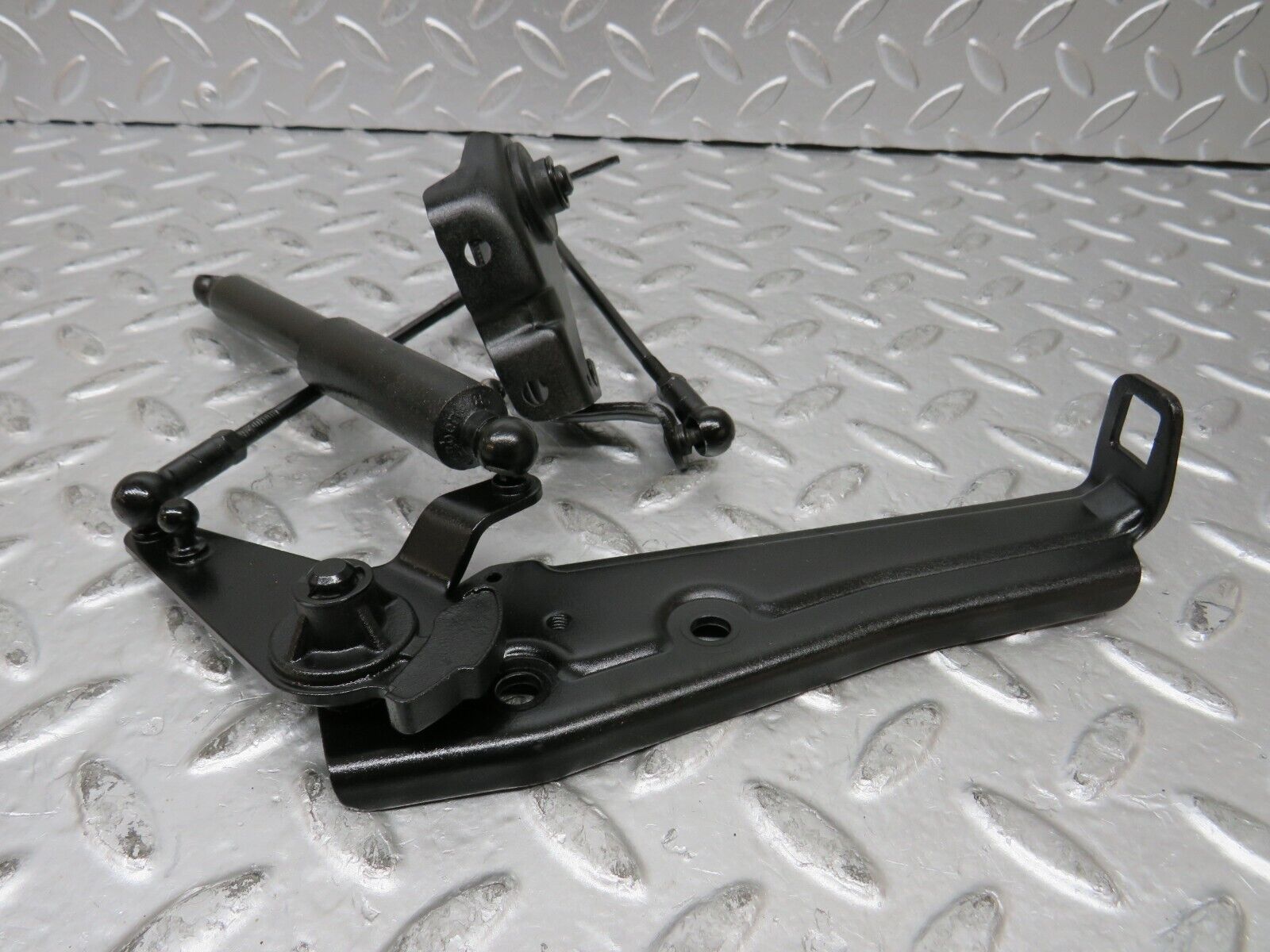 26985 Mercedes-Benz W123 240D Throttle Linkage