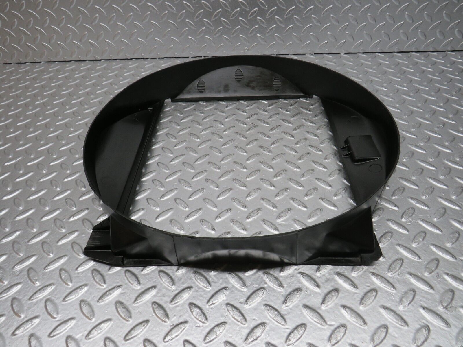 31645 Mercedes-Benz W201 190LE 1.8L Engine Fan Shroud 2015050755