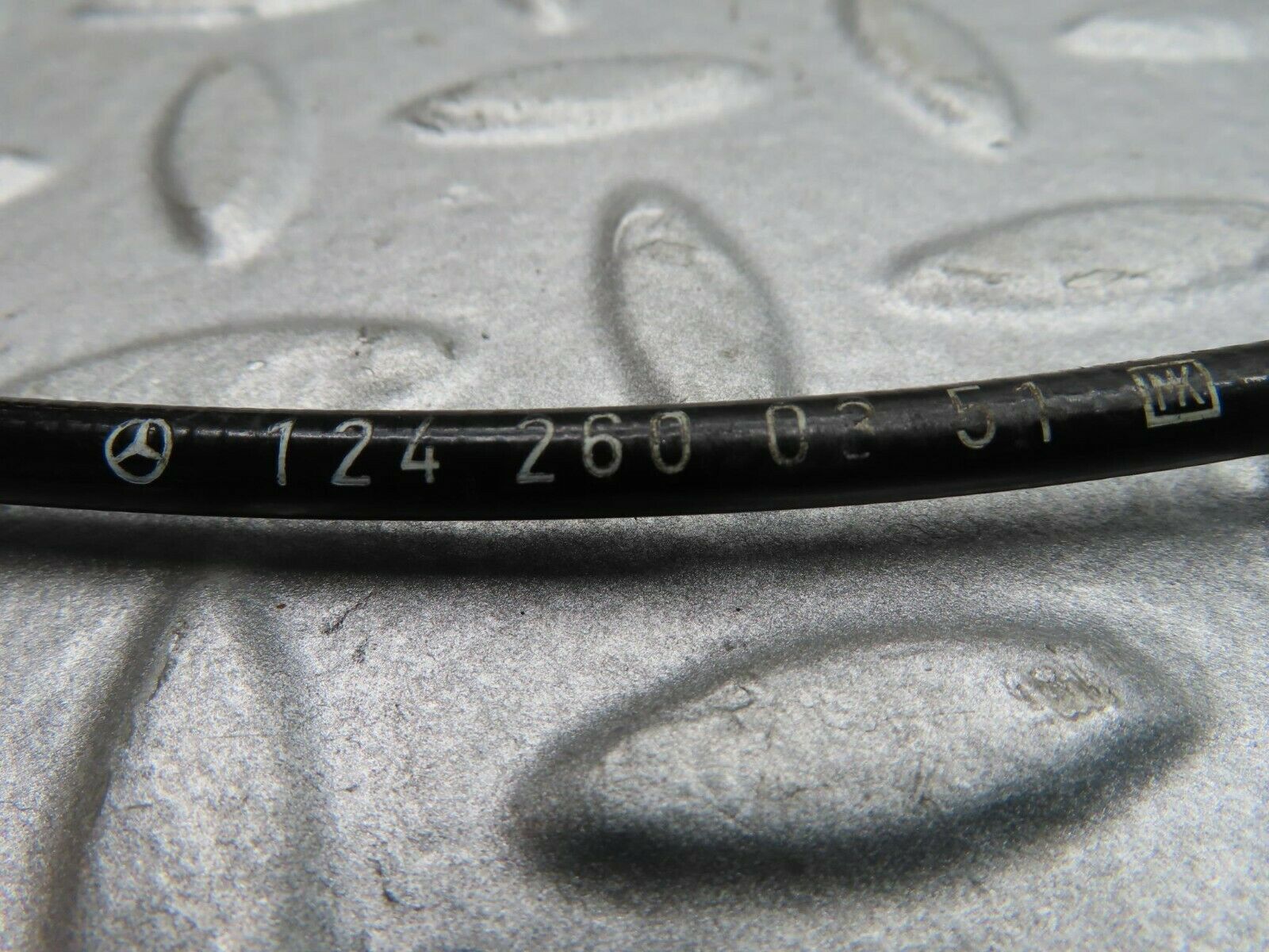 16288 Mercedes-Benz W124 260E Gearbox Cable 1242600351