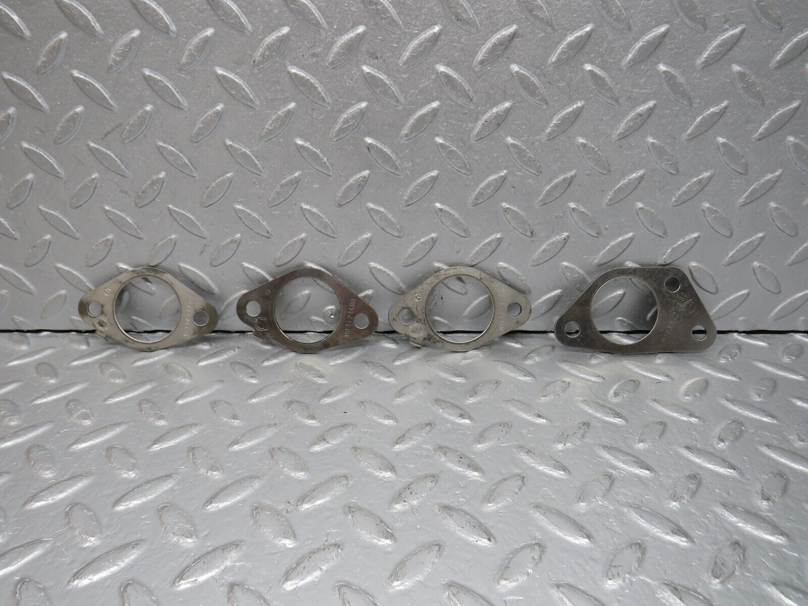 38848 Mercedes-Benz W201 190E 2.6L Exhaust Manifold Gasket Elring 1031421380 1031421480