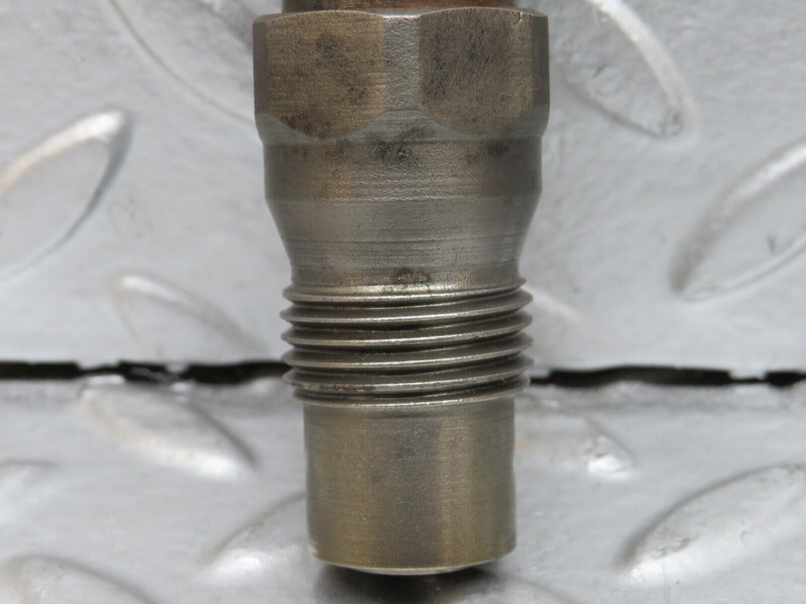 28502 Mercedes-Benz S123 240D Wagon Fuel Injector Bosch KCA30S35/4