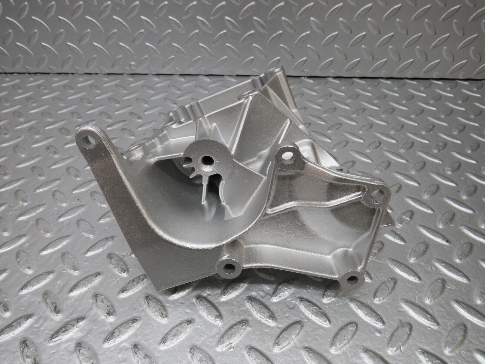 30540 Mercedes-Benz W124 230E Power Steering Pump Bracket 1022361330