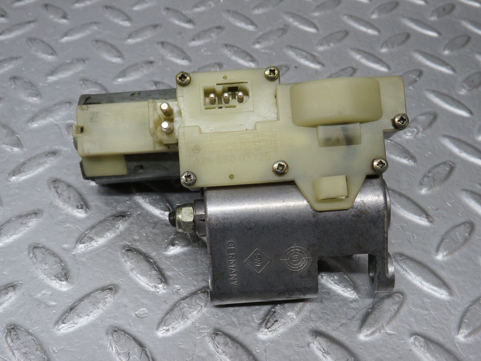 37989 Mercedes-Benz A124 320E Cabriolet Steering Column Adjustment Motor 1264600325