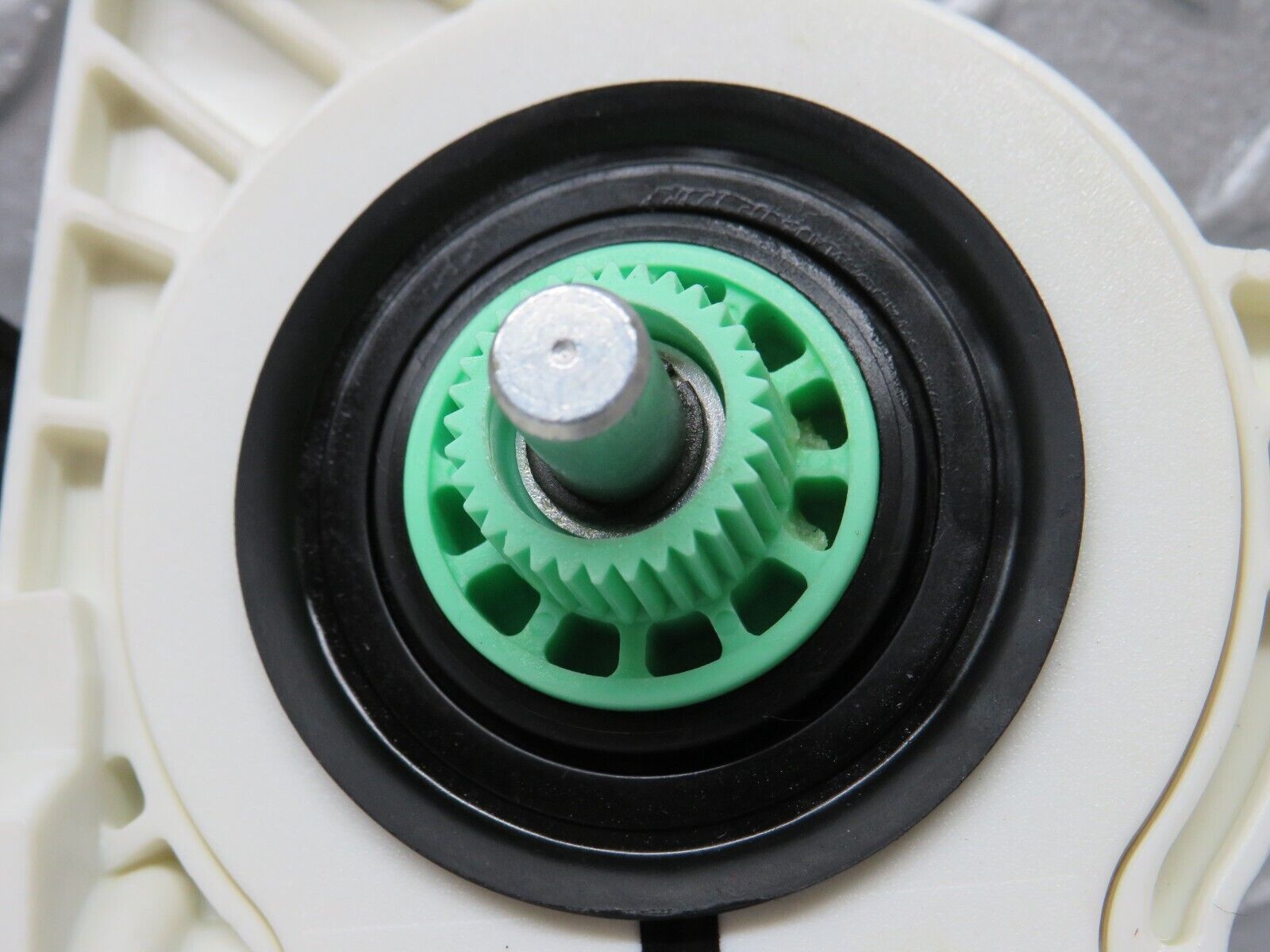 35162 Mercedes-Benz W221 Rear Right Window Regulator Motor 2218203042