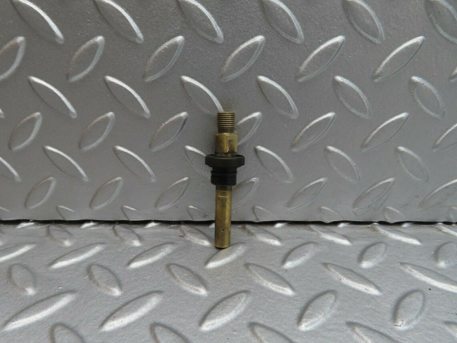 12172 Mercedes-Benz R129 300SL Coupe Fuel Injector 0437502054