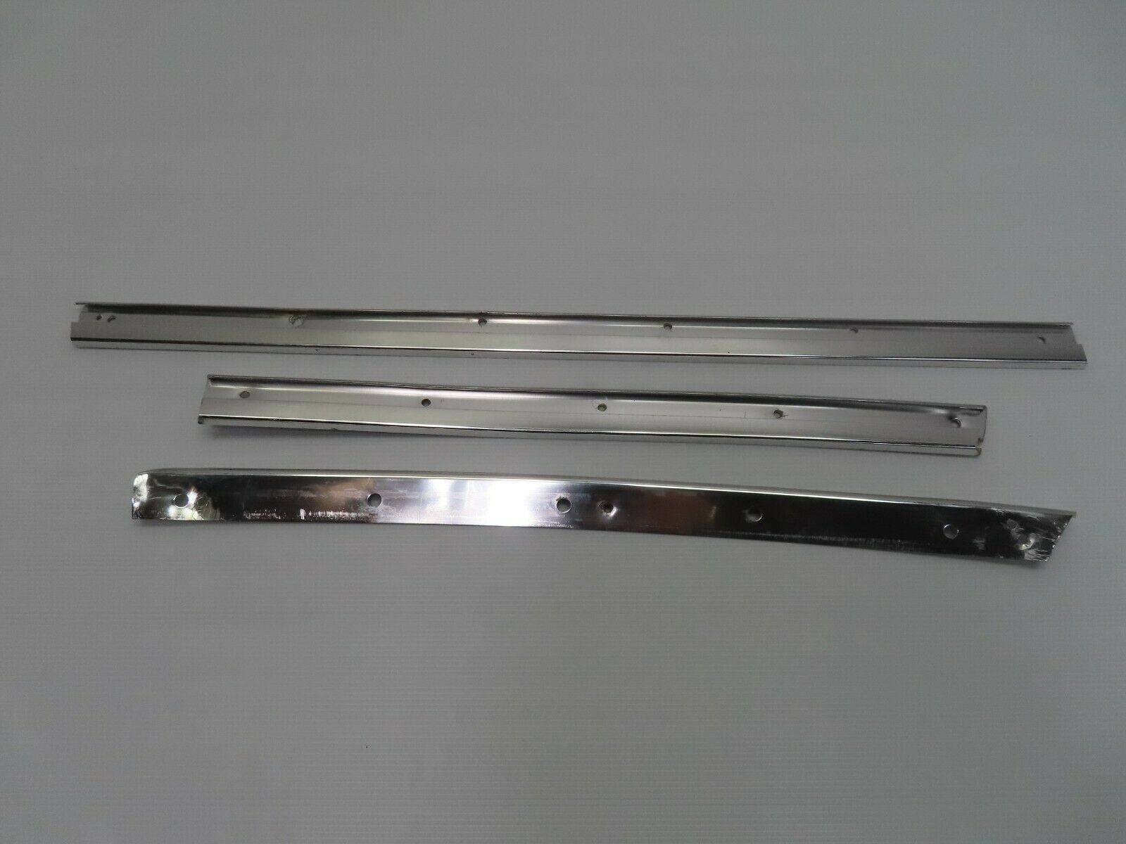 7175 Mercedes-Benz C107 350SLC Coupe Roof Chrome Moulding Right Side