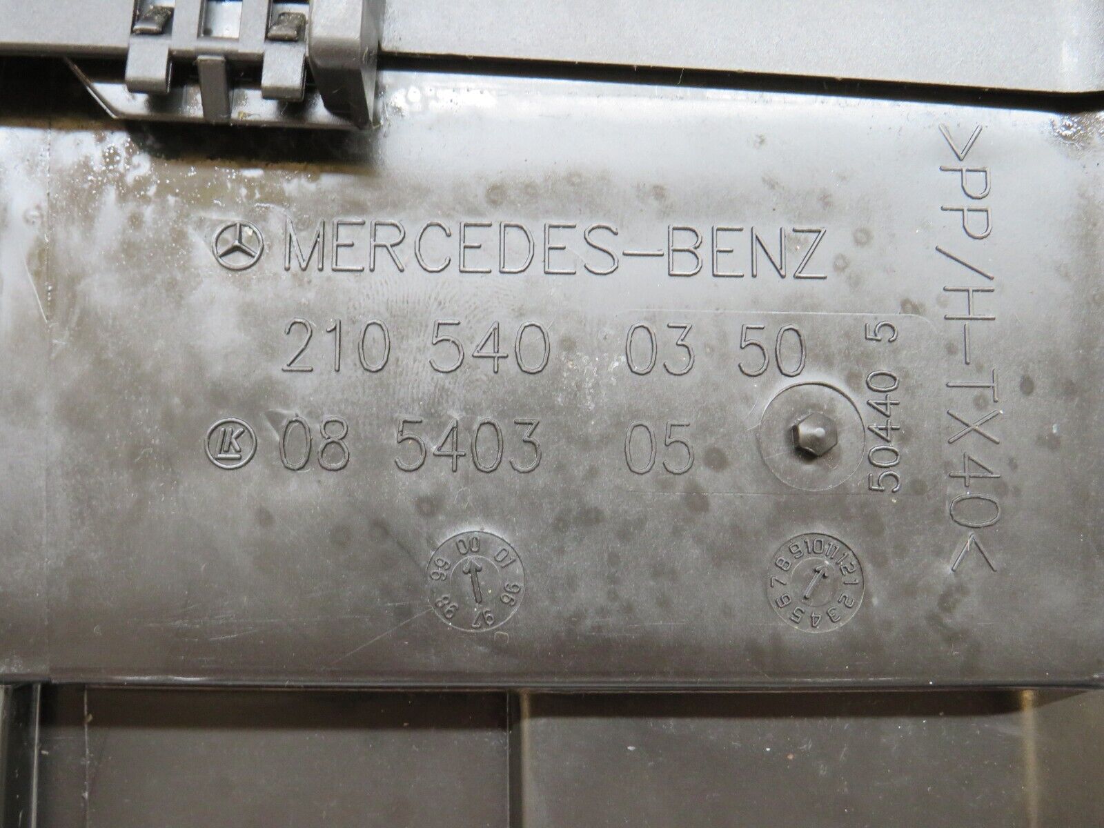 34845 Mercedes-Benz W210 320E Fuse Box 2105400350 2105400782