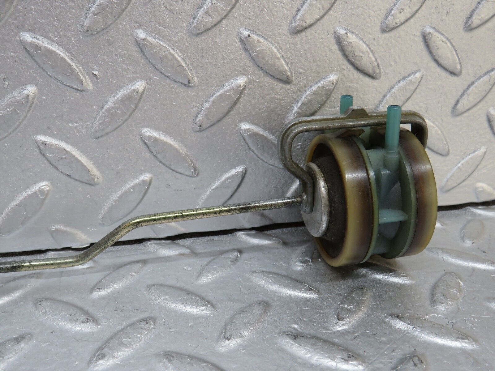 37293 Mercedes-Benz W109 300SEL Rear Left Door Lock Vacuum Actuator