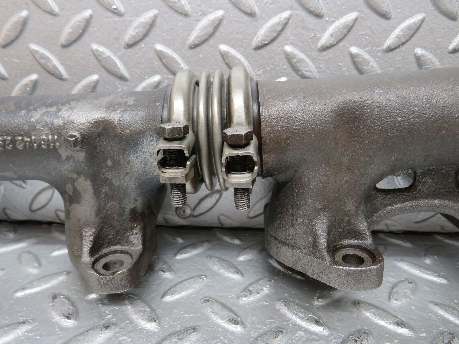 33111 Mercedes-Benz W126 380 V8 Exhaust Manifold Left 1161422302 1161422902