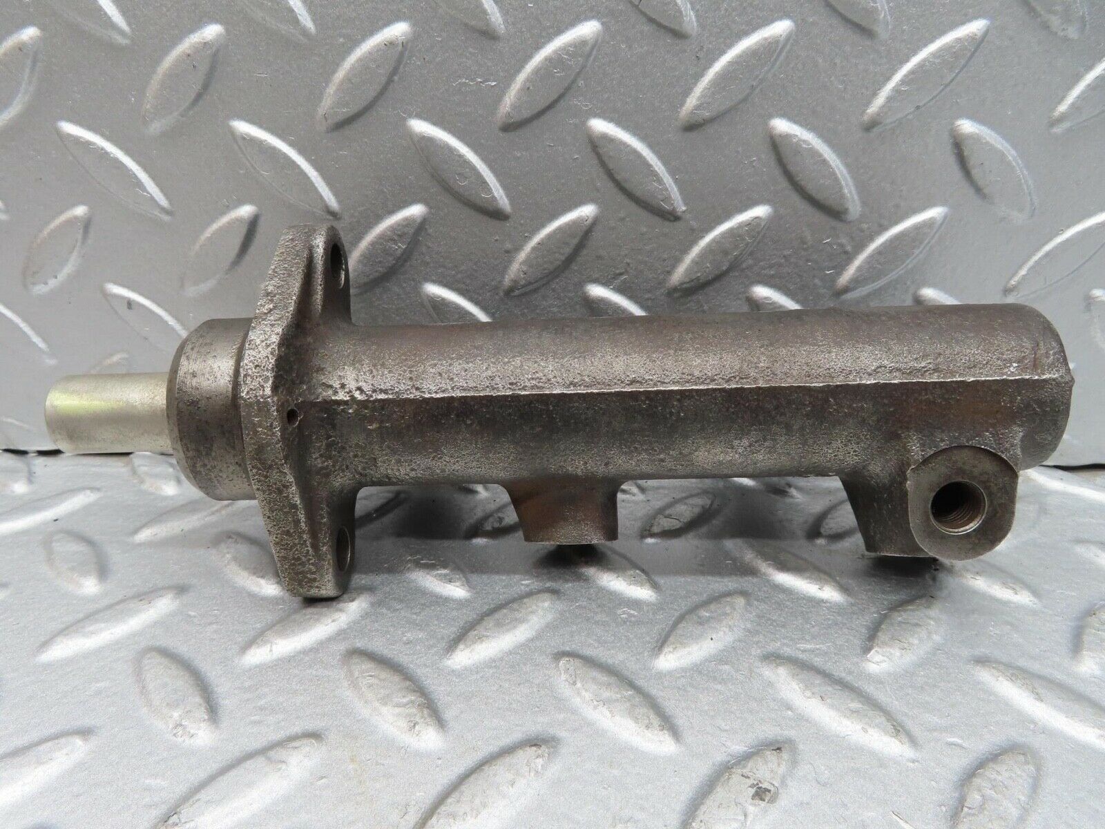 0087 Mercedes-Benz W116 Brake Master Cylinder