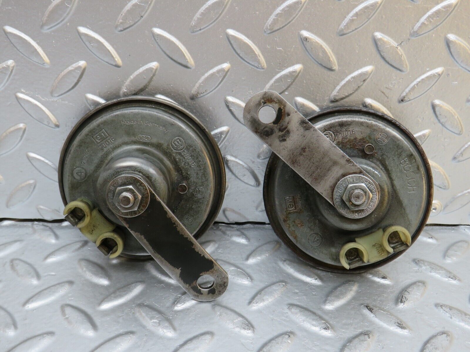 29424 Mercedes-Benz W124 230E Horn Bosch Pair 20016