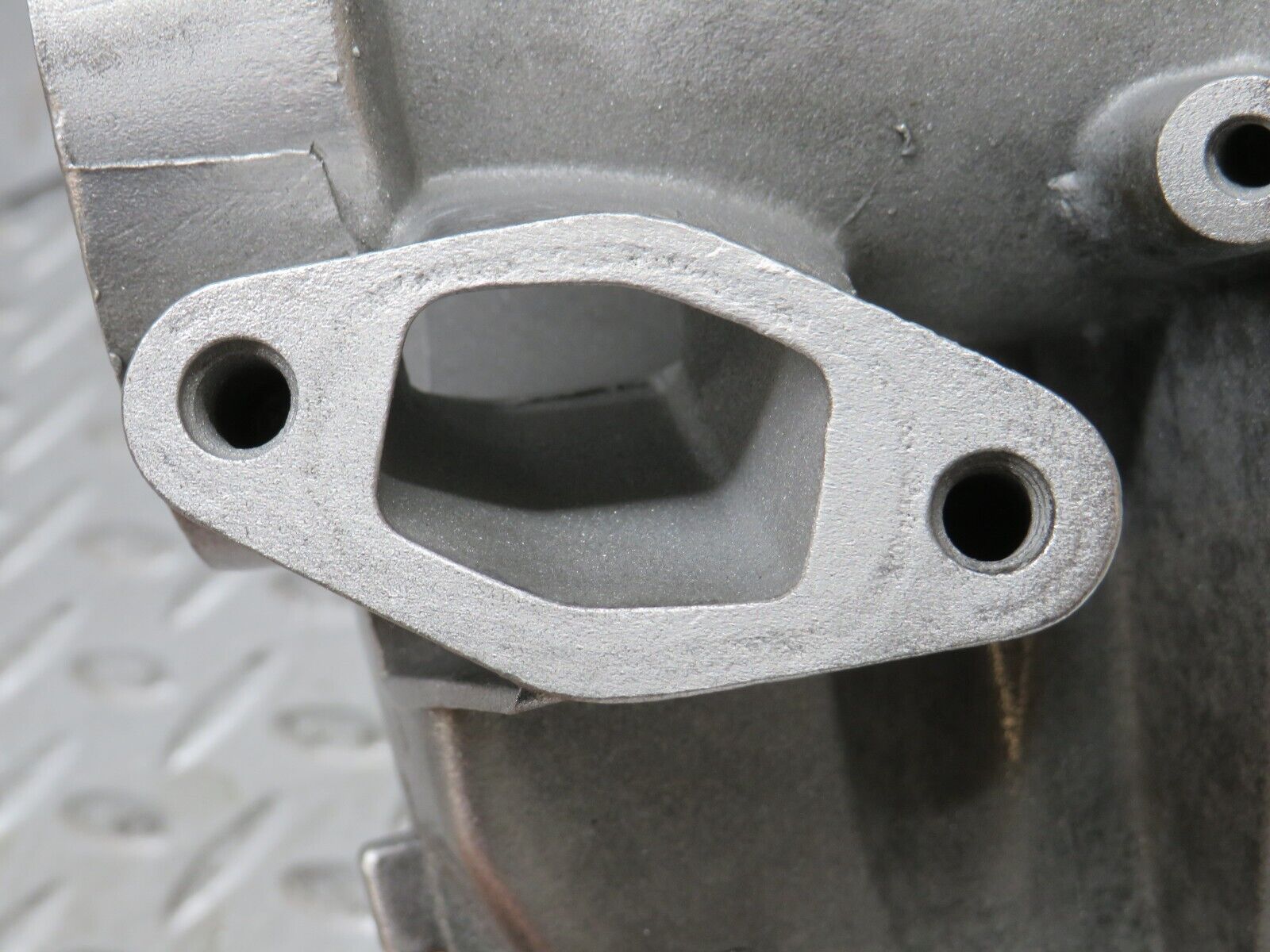 27826 Mercedes-Benz S124 300TE Wagon Throttle Body Valve 6040980317