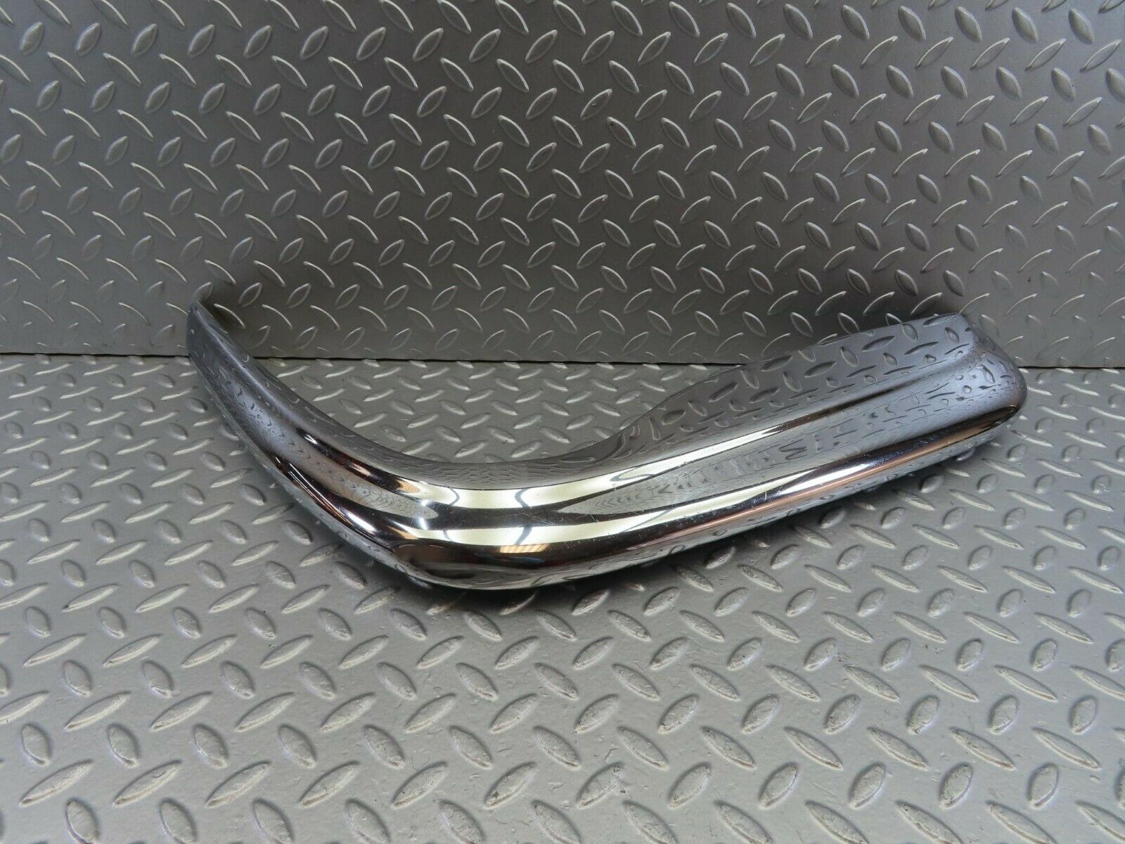 10619 Mercedes-Benz W108 Front Right Upper Bumper Corner