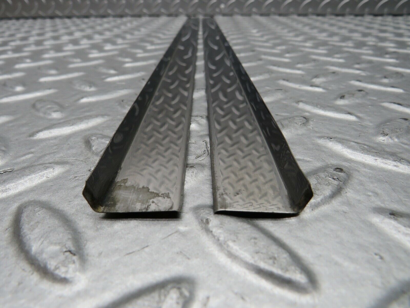 21805 Mercedes-Benz W126 300SE Sunroof Chrome Trim Set