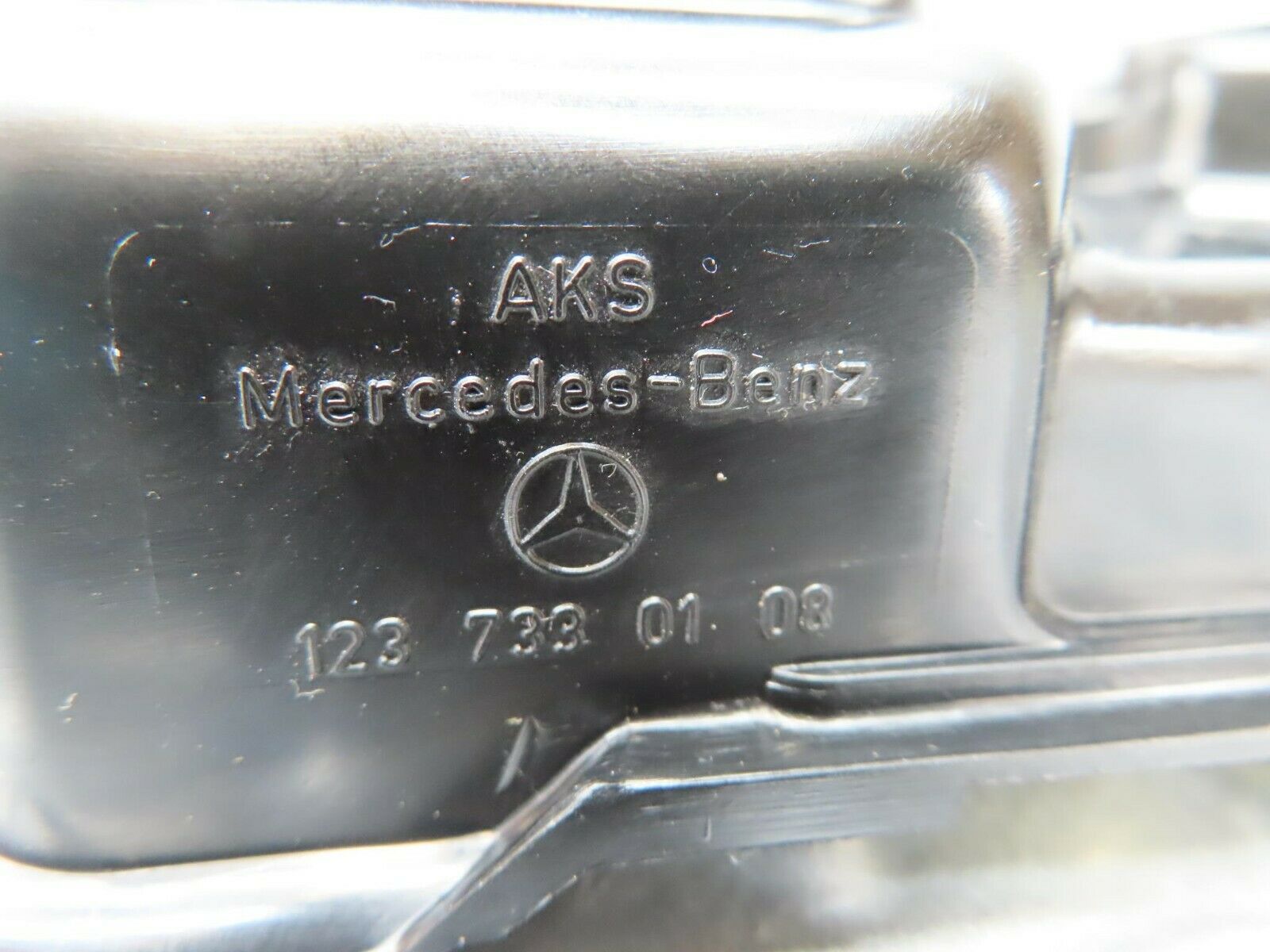 15234 Mercedes-Benz W123 230E Rear Left Door Lock Mechanism 1237230108