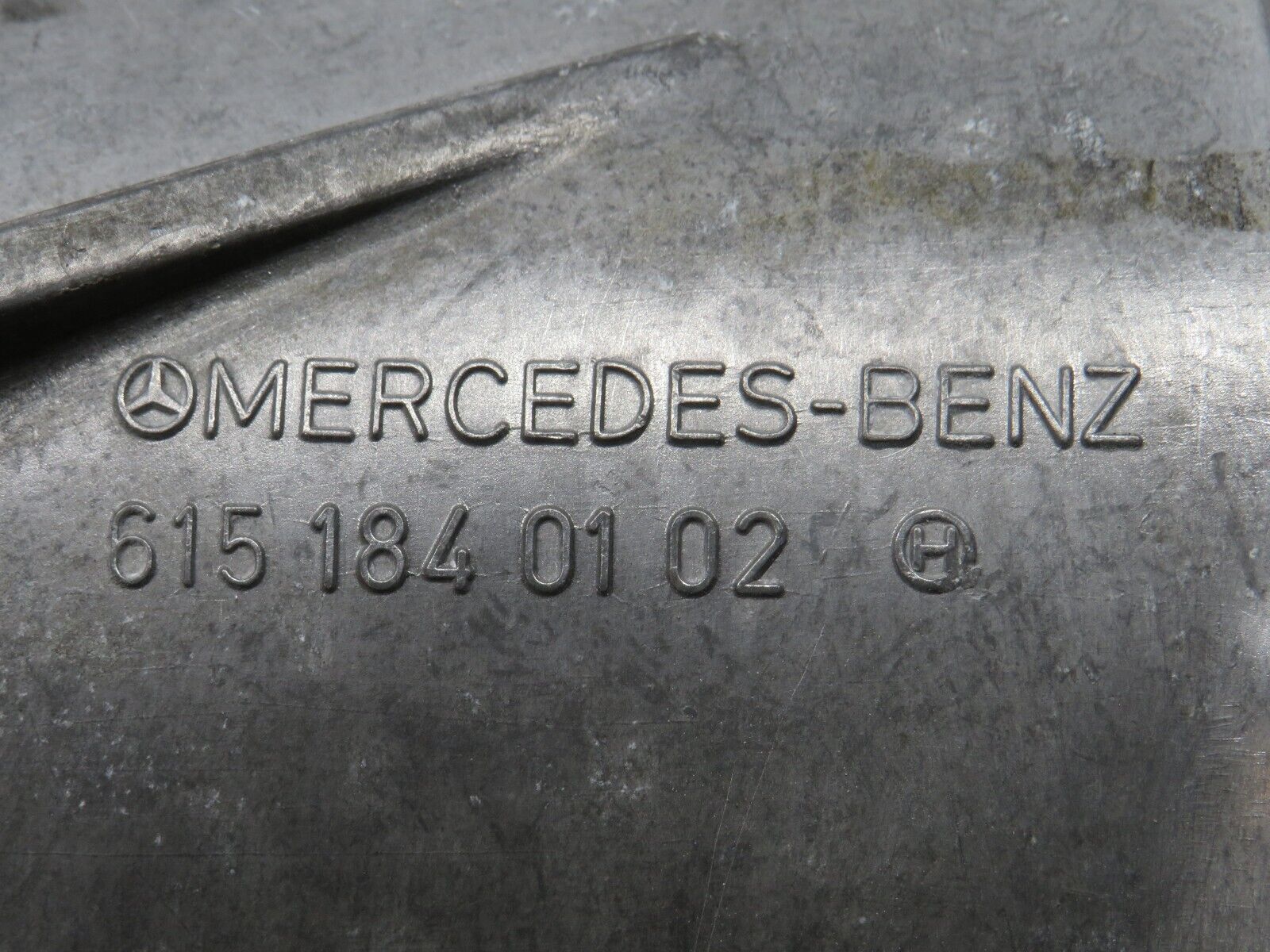 31099 Mercedes-Benz W123 240D Oil Filter Housing 6151840102 6171840125