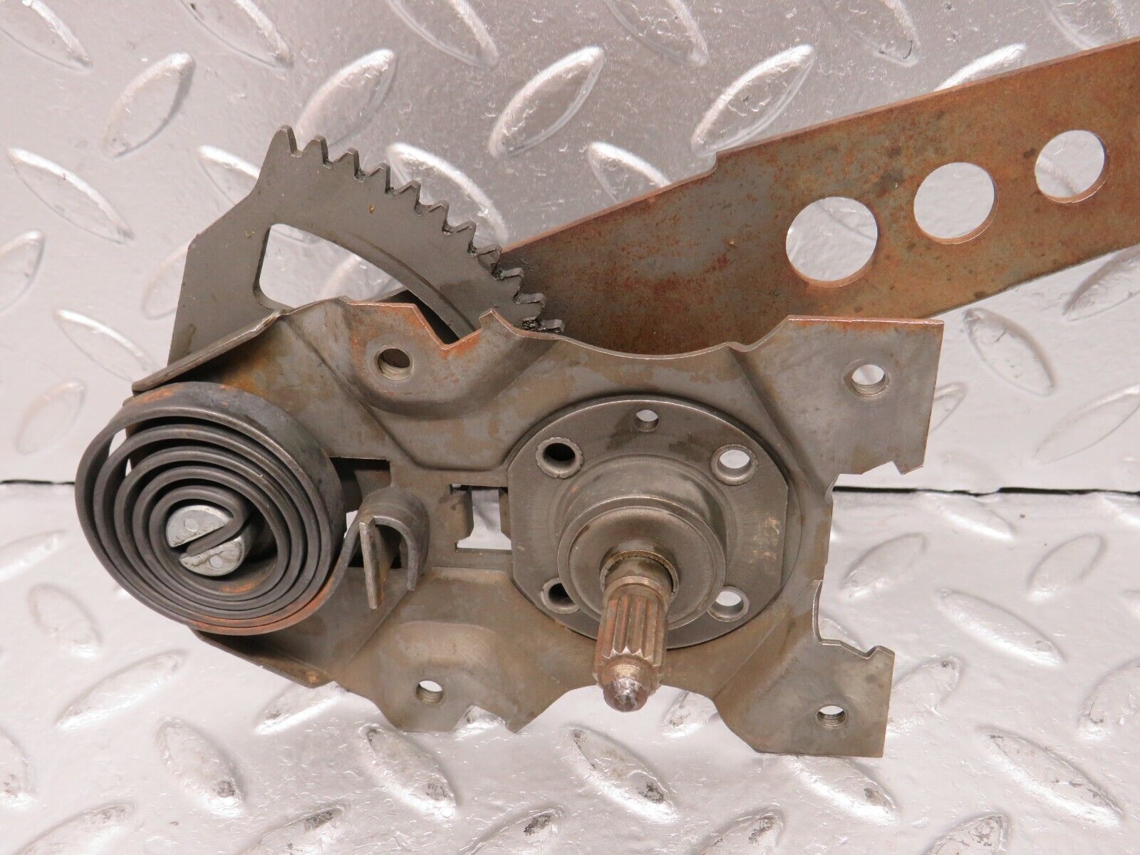 31153 Mercedes-Benz W123 200D Rear Right Manual Window Regulator 1237300246