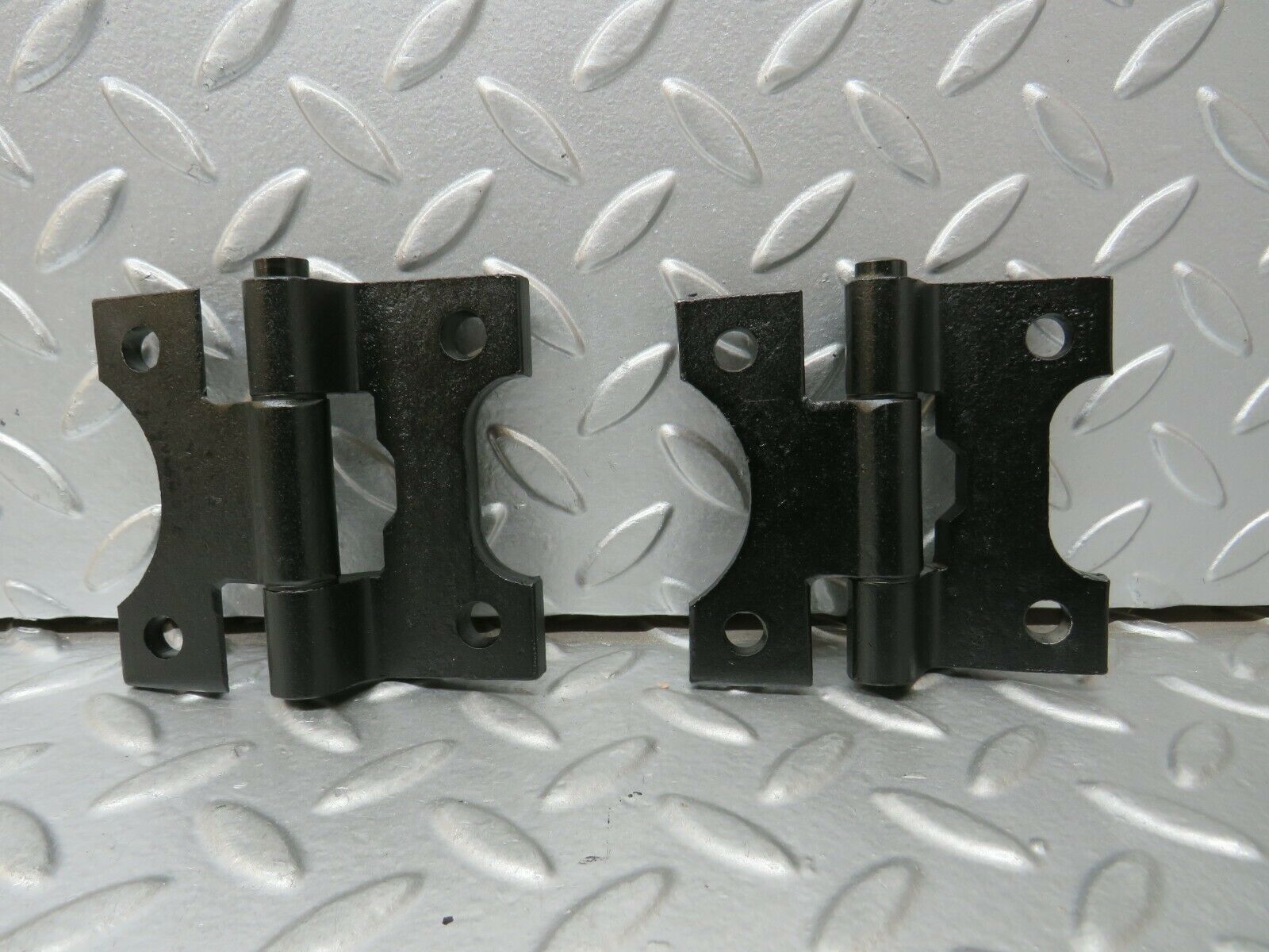 23889 Mercedes-Benz C107 450SLC Coupe Door Hinge Right Pair