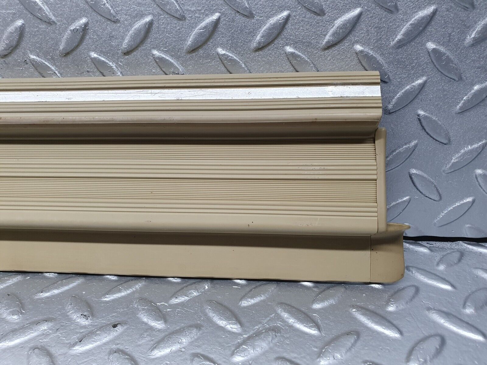 40943 Mercedes-Benz W126 300SE Front Right Door Sill Trim Beige