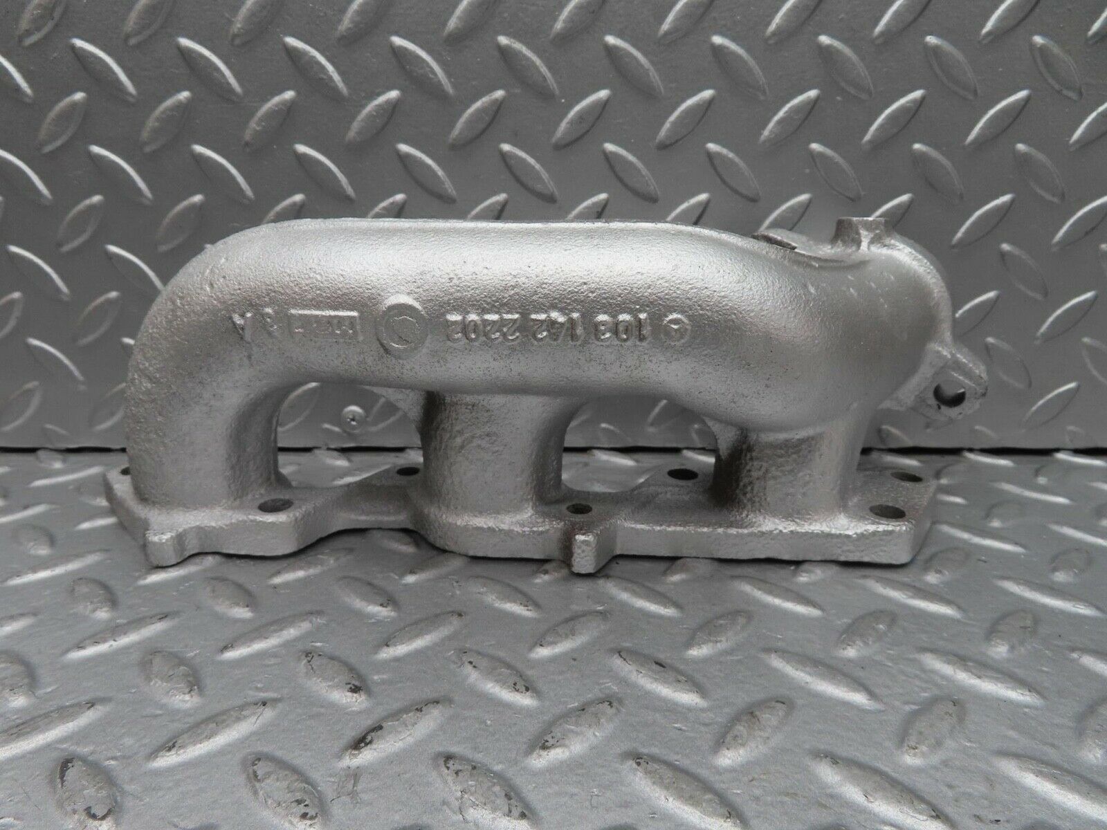 16419 Mercedes-Benz W124 260E Exhaust Manifold 4-6 Cylinder 1031422202