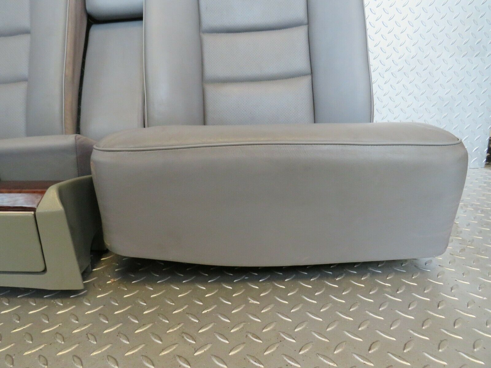22384 Mercedes-Benz C124 E220 Coupe Rear Seat Leather Grey