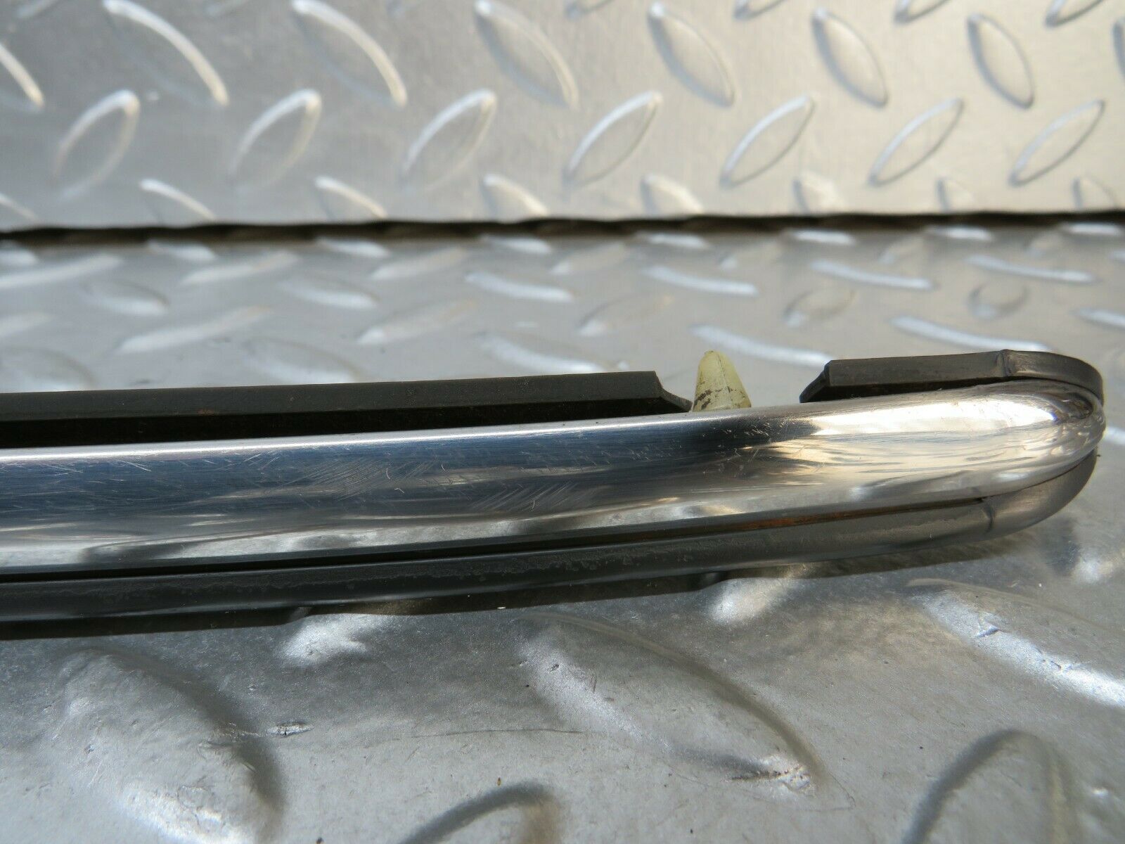 23638 Mercedes-Benz W114 280E Front Right Fender Wing Centre Moulding Trim