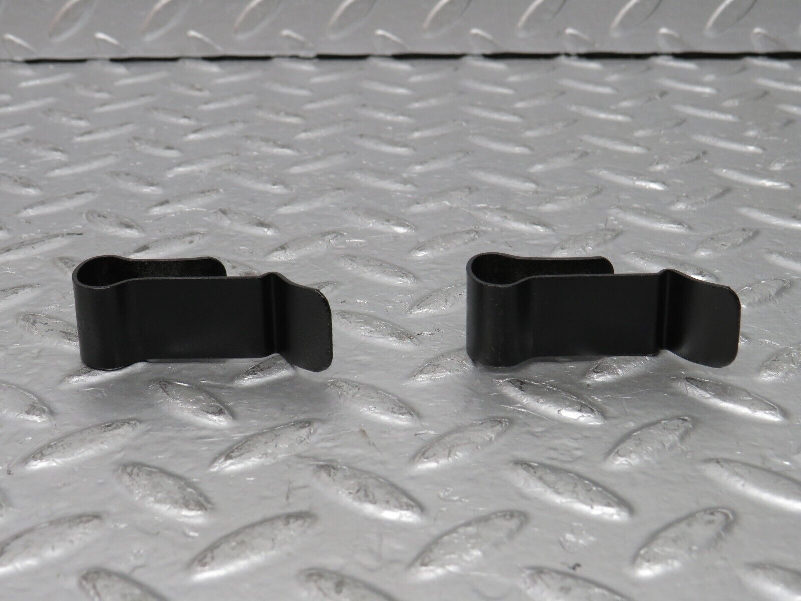 31116 Mercedes-Benz W123 200D Radiator Fan Shroud Cover Holder 1235040346