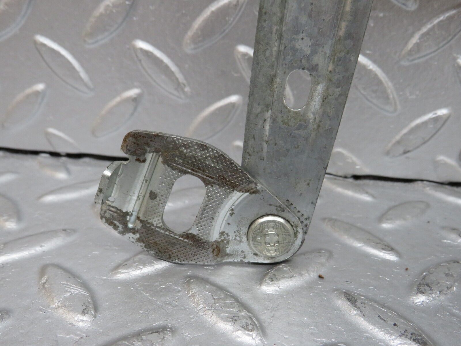 33391 Mercedes-Benz W202 C180 Front Right Power Window Regulator