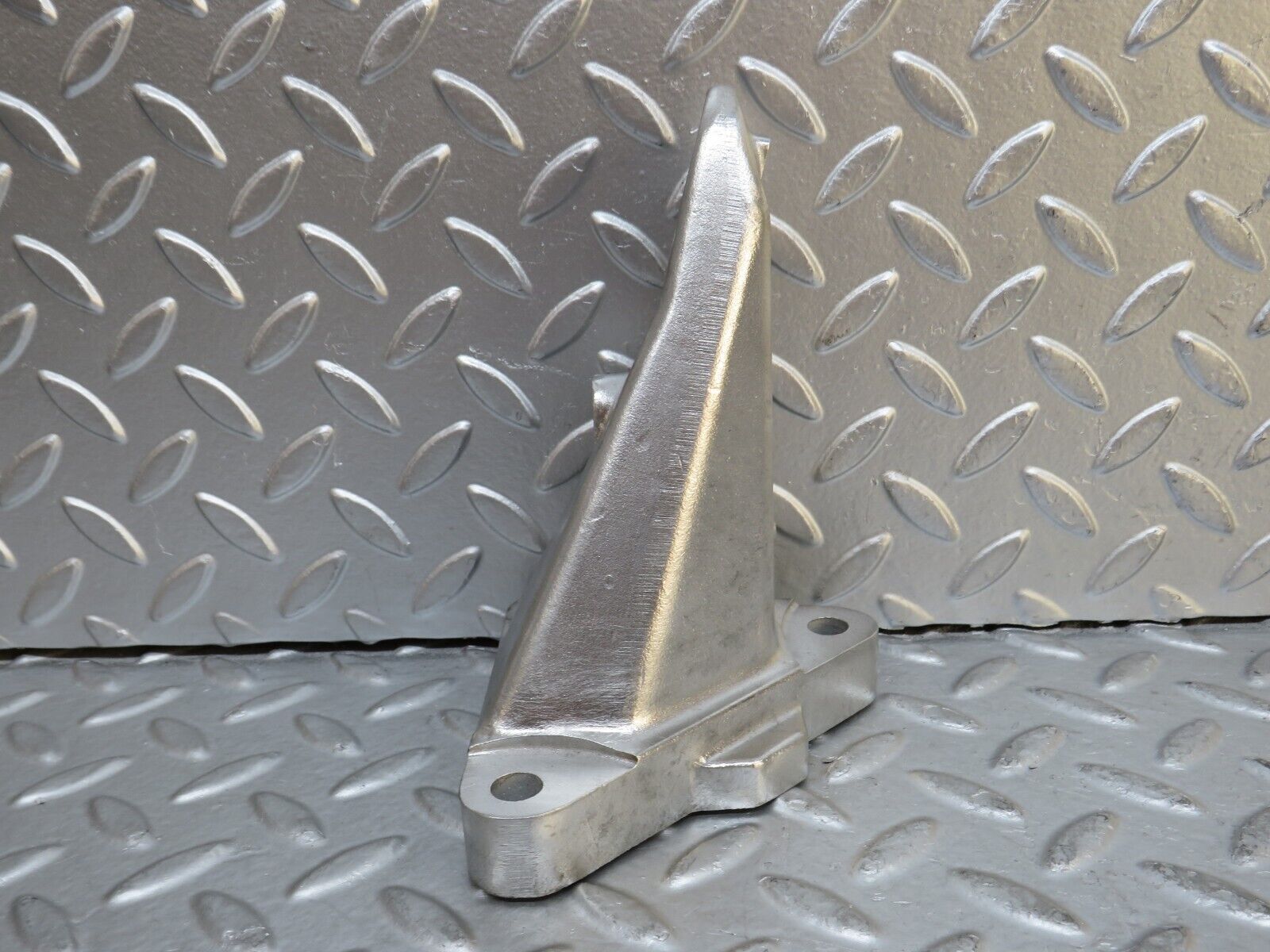 29432 Mercedes-Benz W124 230E Engine Mount Bracket Right Side 1022234204