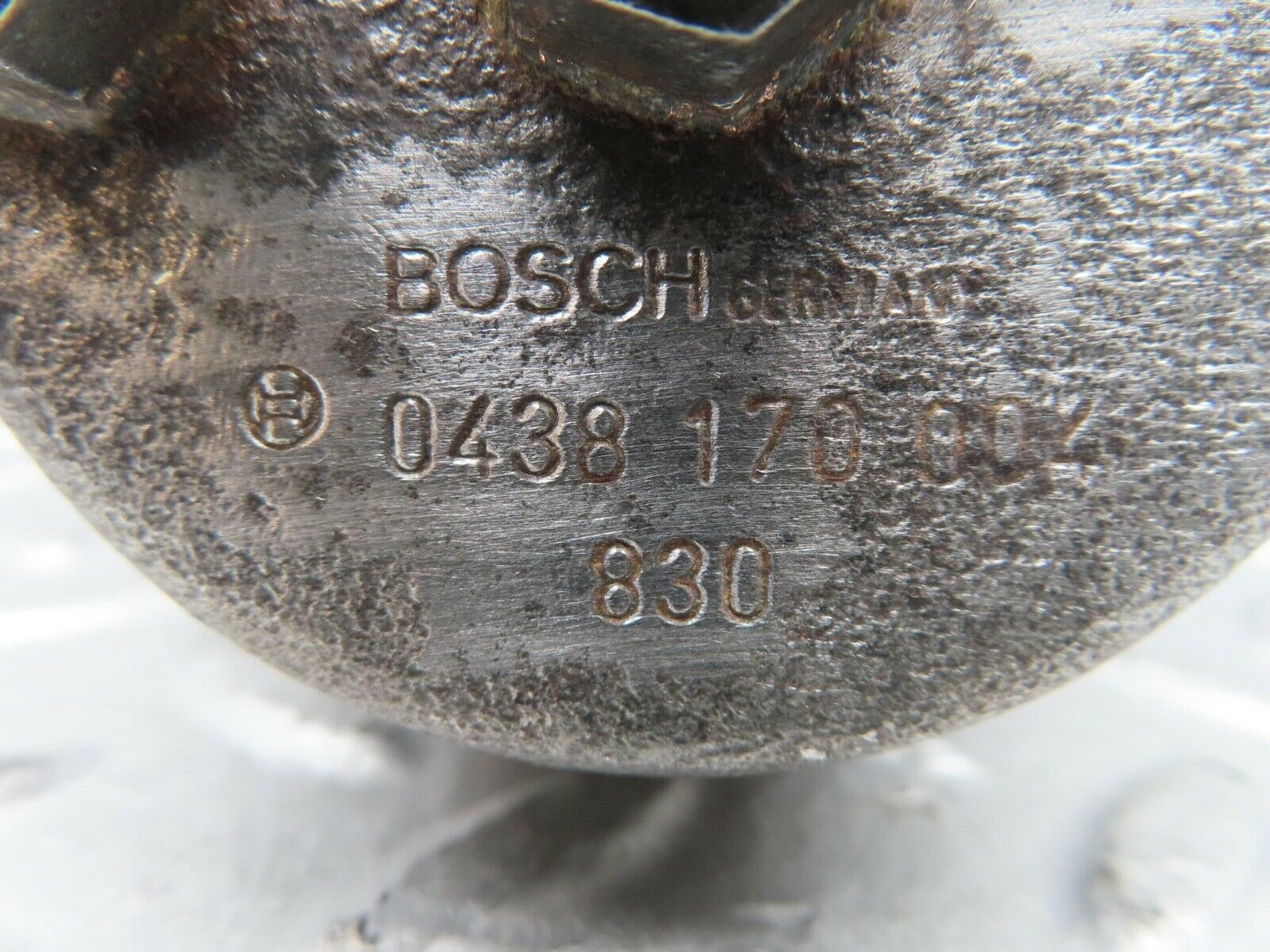 14436 Mercedes-Benz W116 350SE Fuel Pressure Regulator Bosch 0438170004