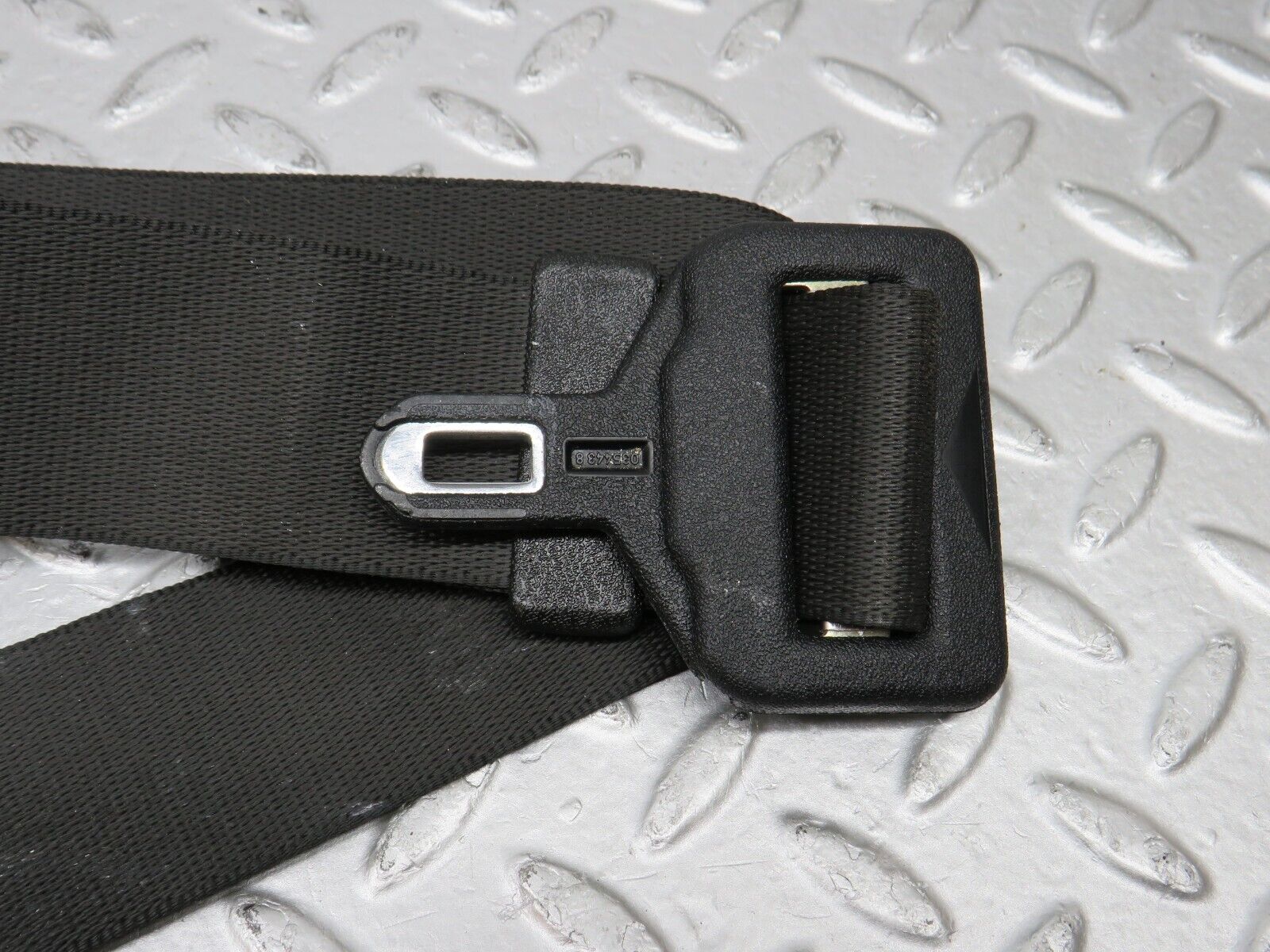 39057 Mercedes-Benz W201 190E 2.6L Rear Seat Belt Set With Buckles L & R 2018604285 2018605685 2018606069