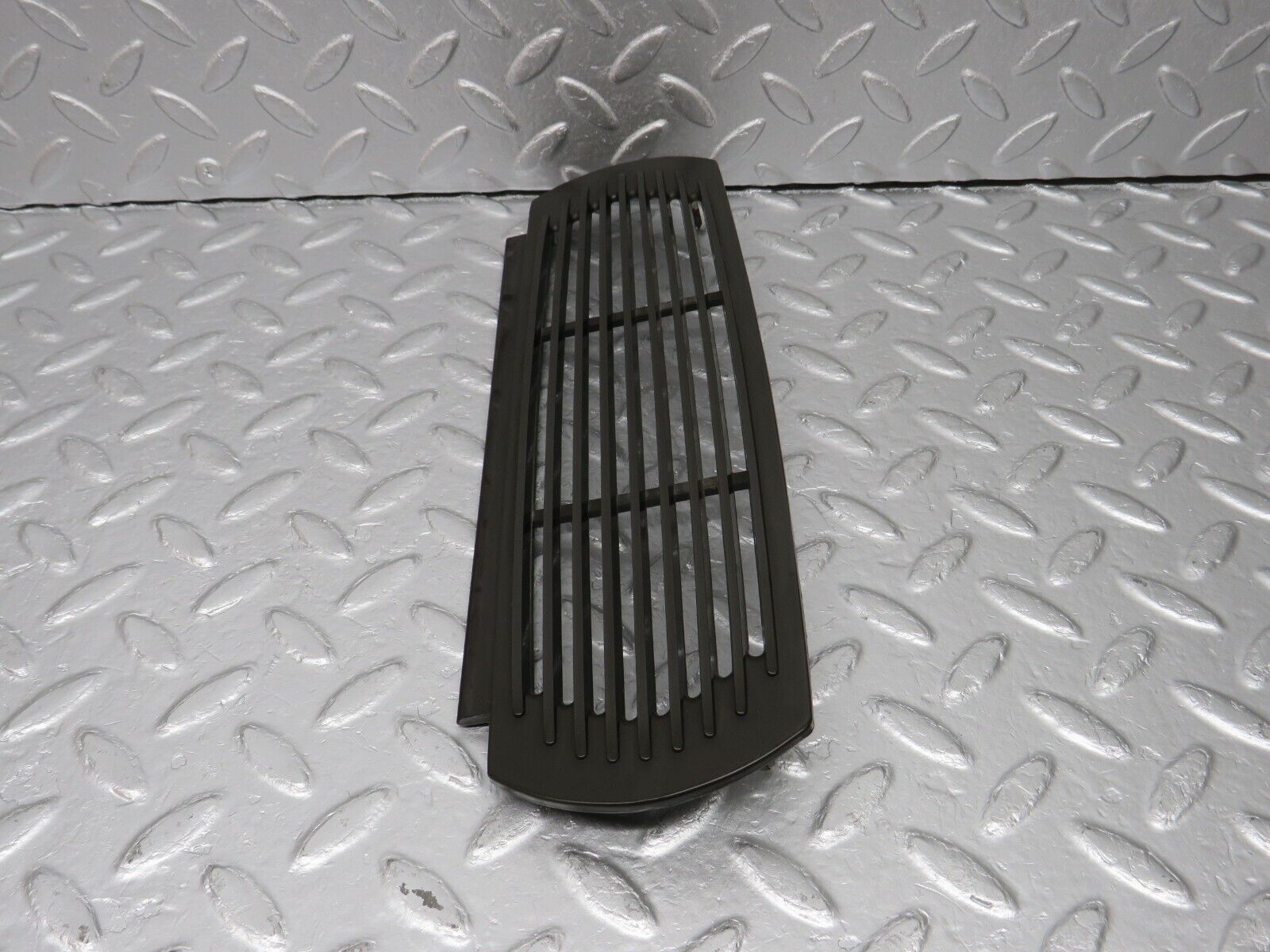 40324 Mercedes-Benz W110 230 Dashboard Speaker Cover