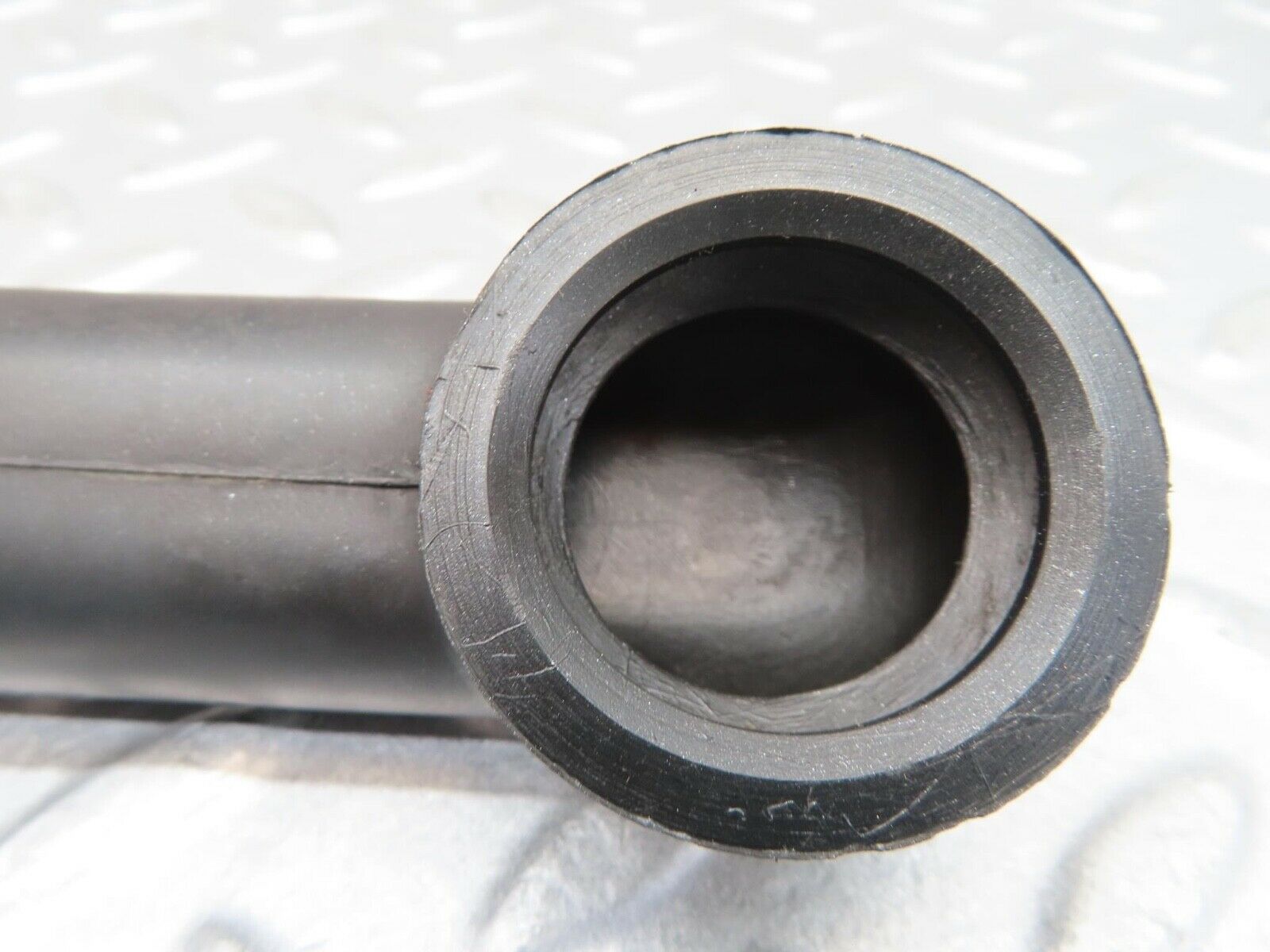 16440 Mercedes-Benz W124 260E Crank Case Breather Hose 1030941082