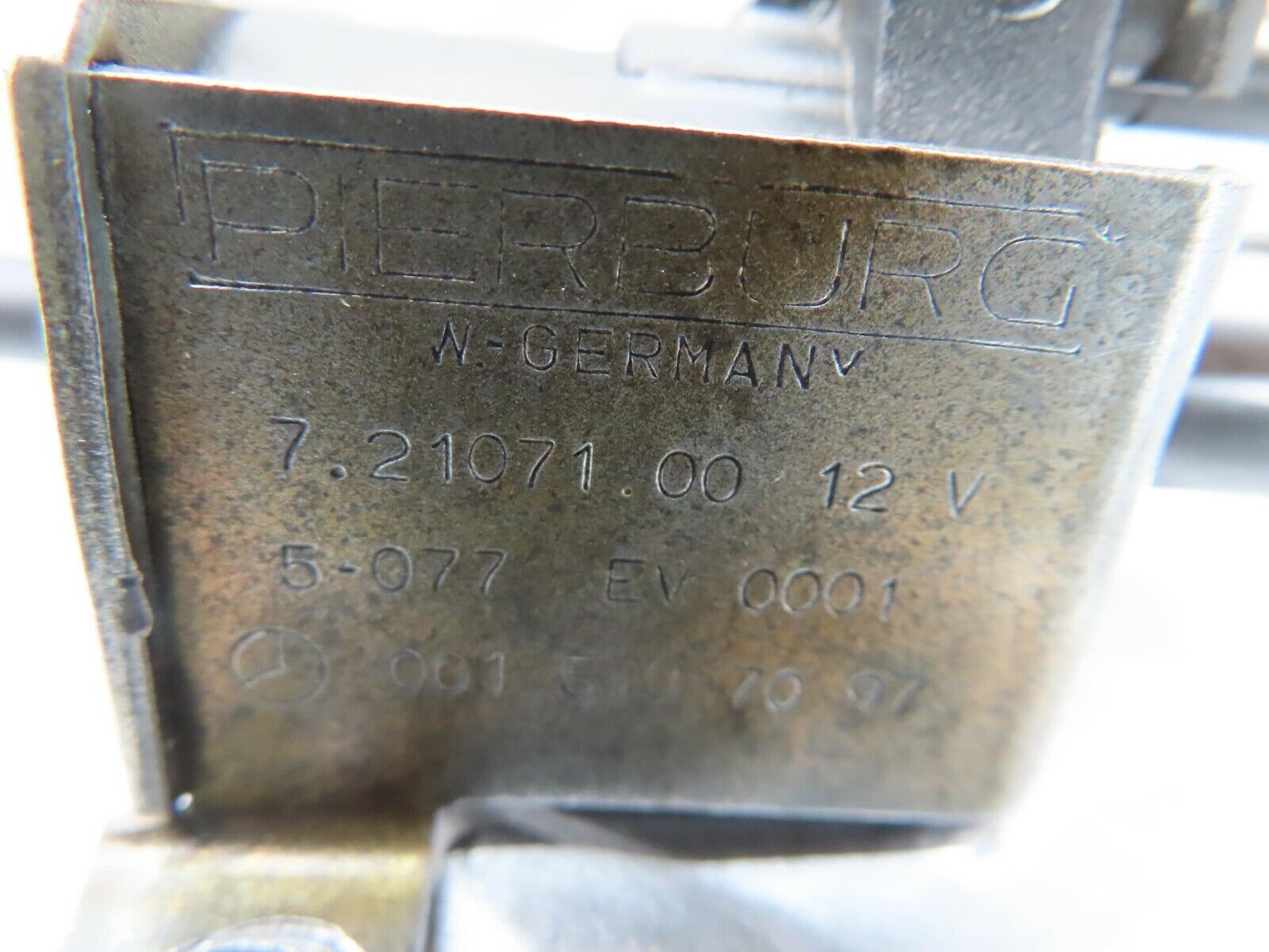 15339 Mercedes-Benz W123 230E Vacuum Control Valve Pierburg 0015407097