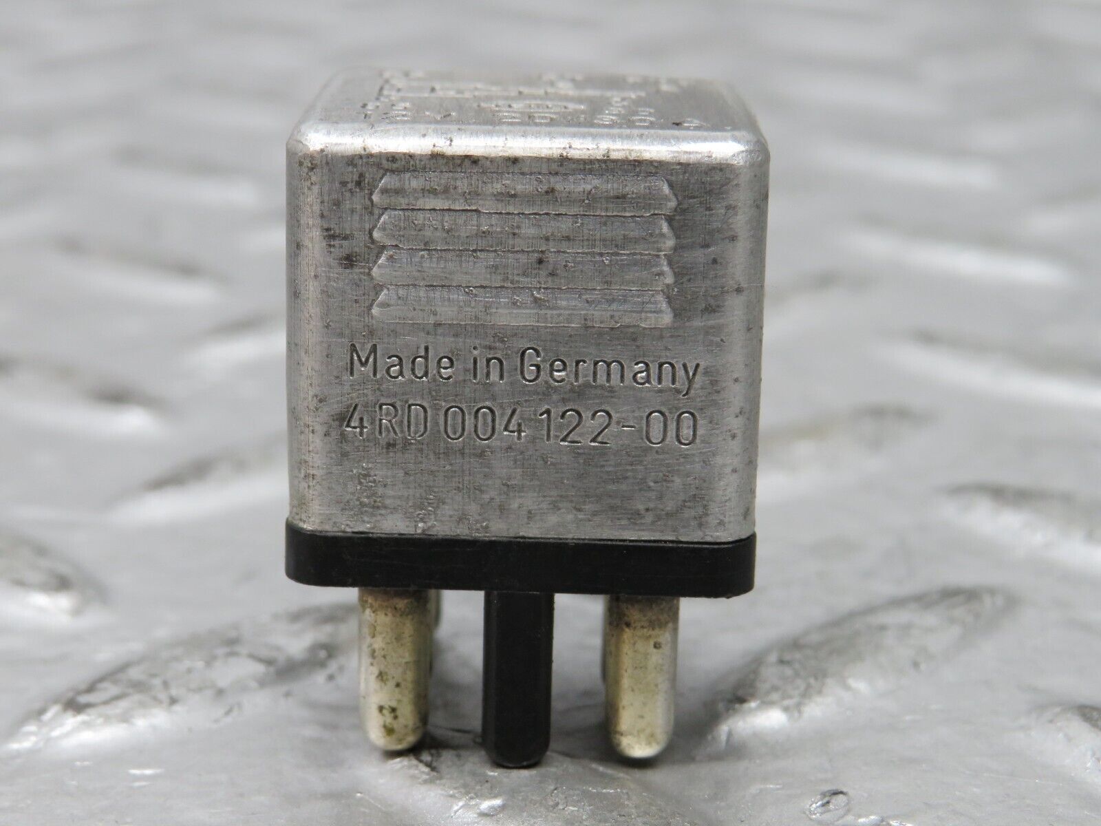 27196 Mercedes-Benz W123 280E Multi Purpose Relay 0015420219