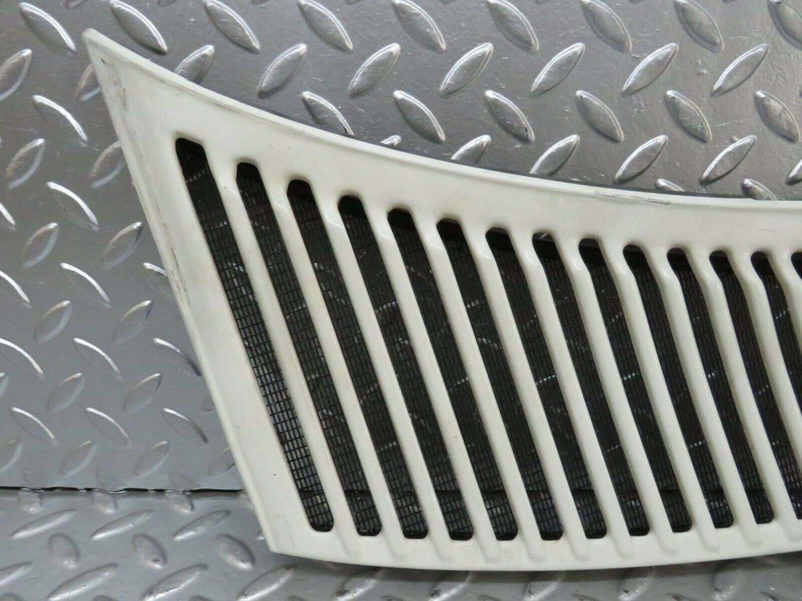 23740 Mercedes-Benz C107 450SLC Coupe Air Intake Grill Right Side