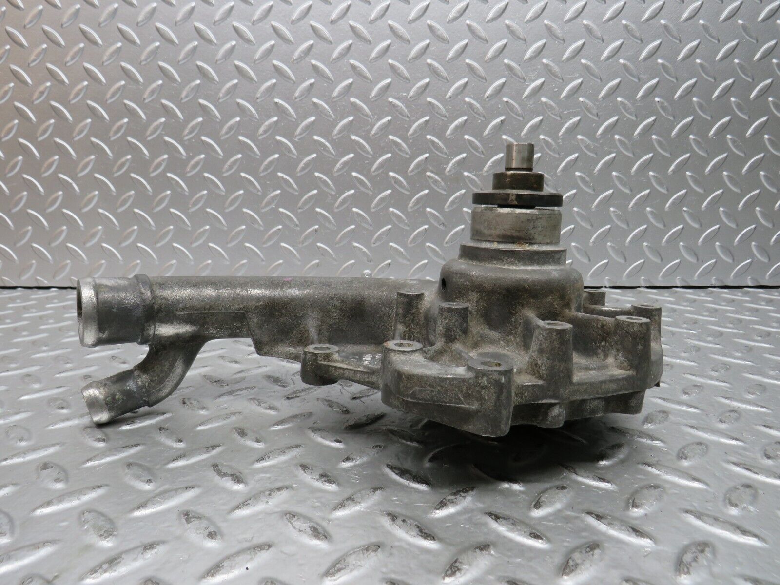 28697 Mercedes-Benz W123 230E Water Pump 1022011001