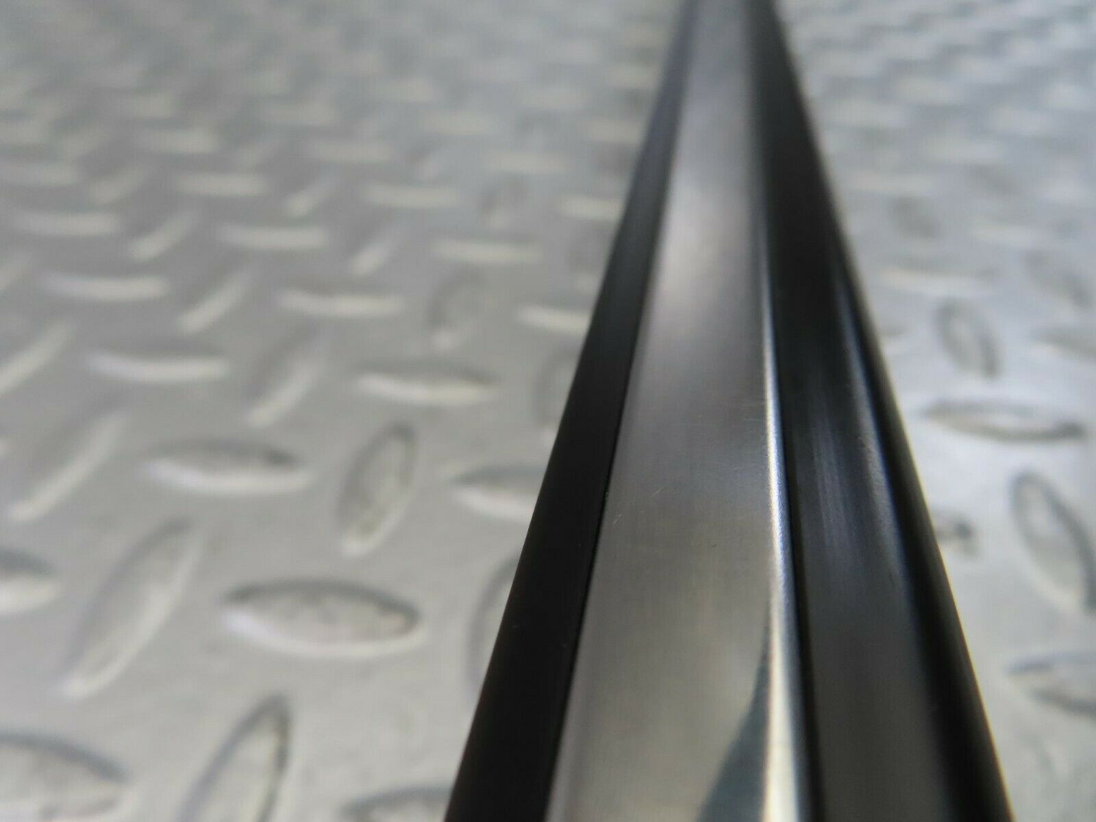 10249 Mercedes-Benz W123 Rear Left Door Centre Moulding Trim