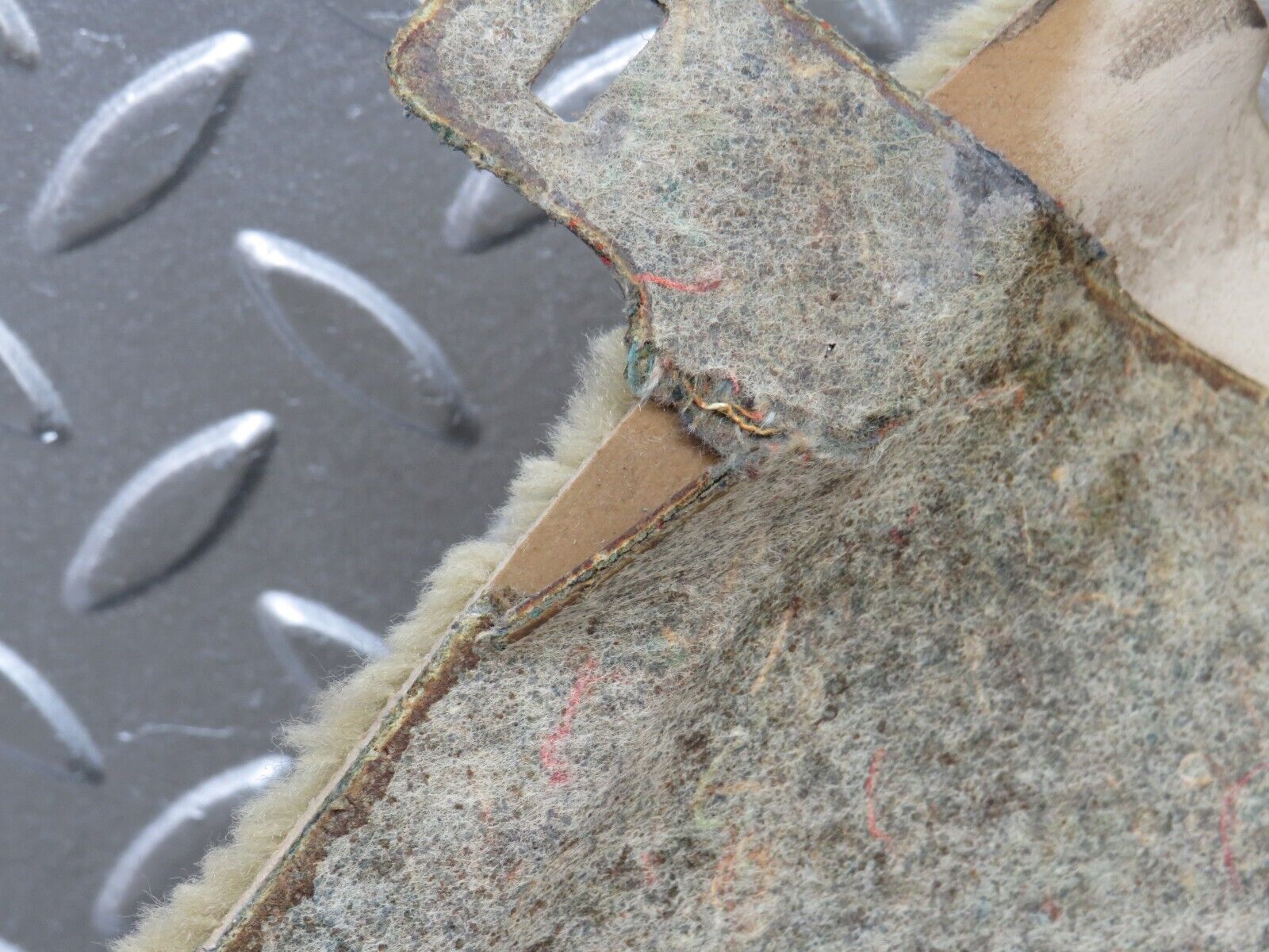 34157 Mercedes-Benz W124 260E Centre Console Carpet Left Side Beige