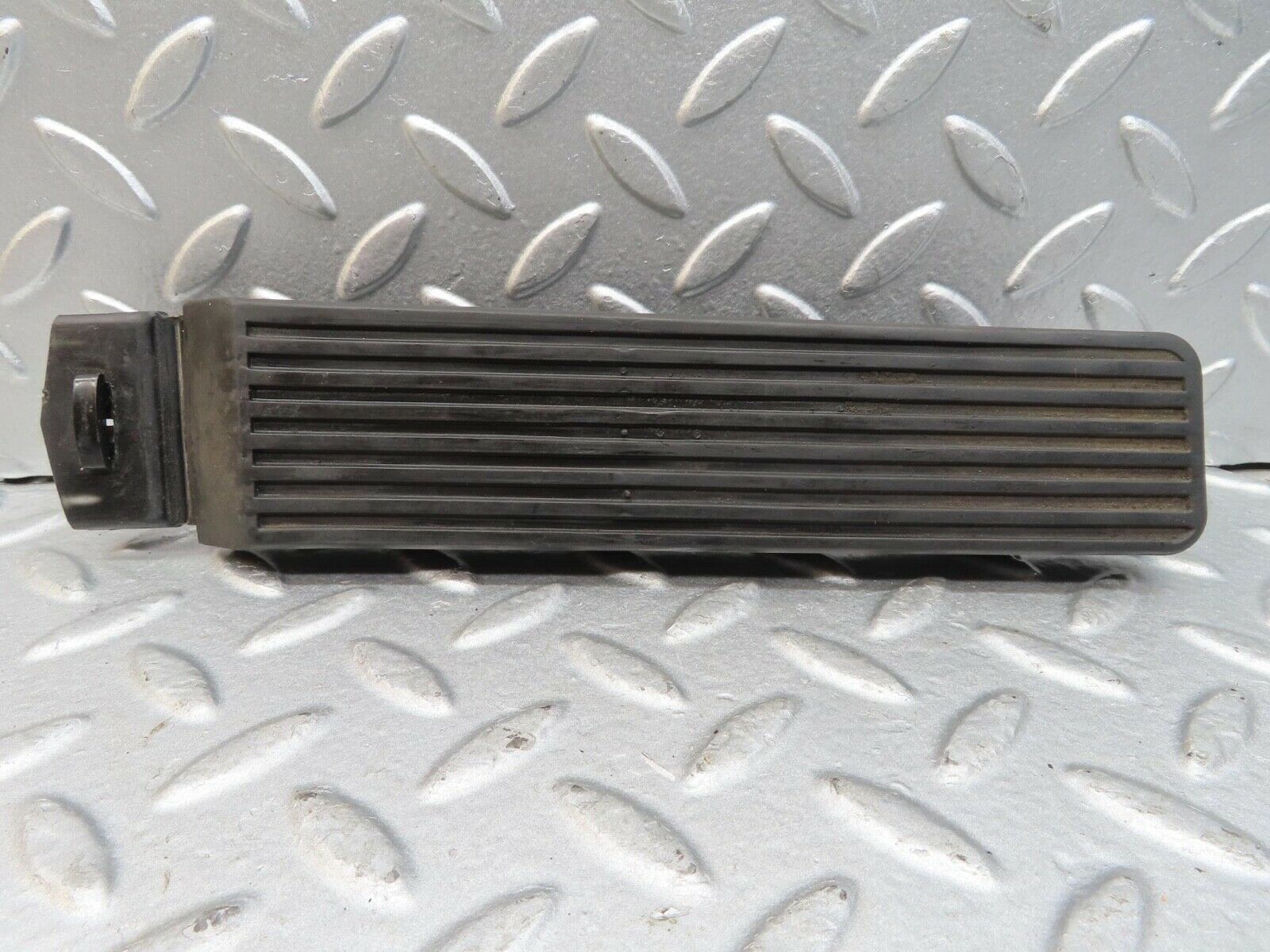 14281 Mercedes-Benz W116 350SE Accelerator Pedal With Rubber 1233010082