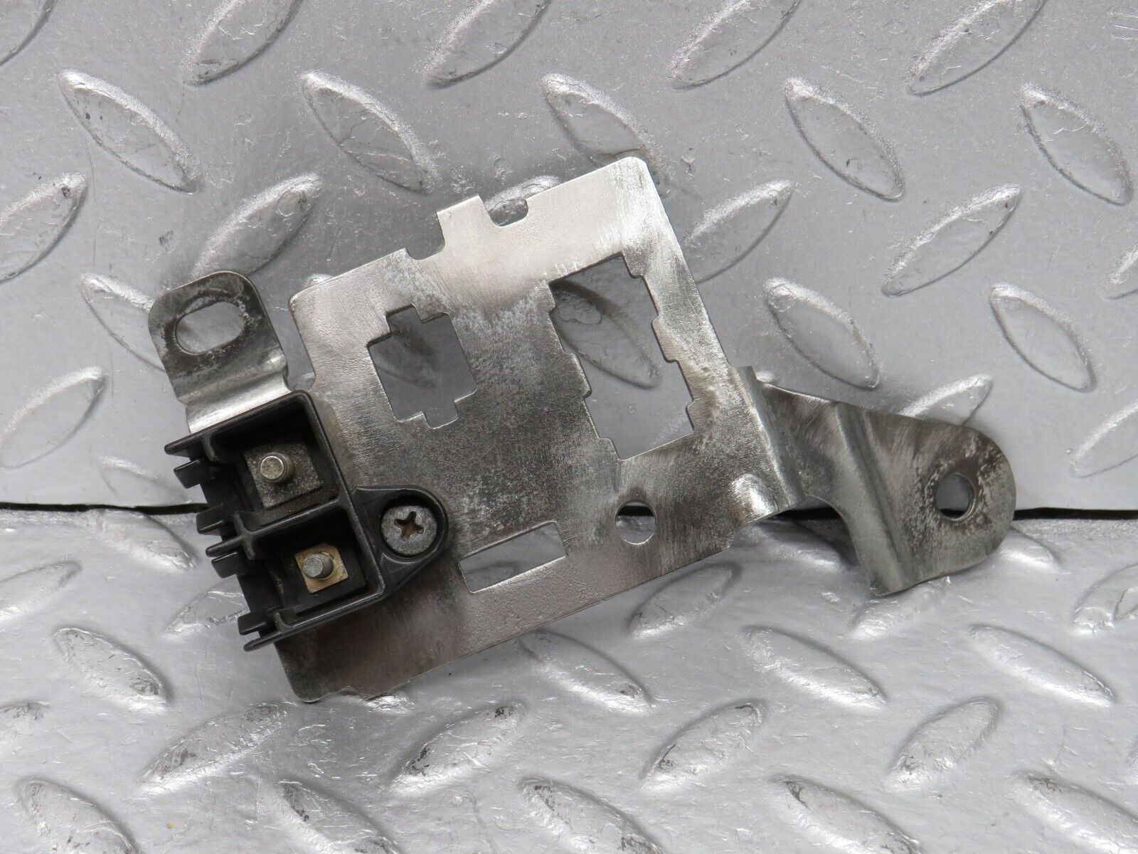 38137 Mercedes-Benz A124 320E Cabriolet Relay Holder Bracket
