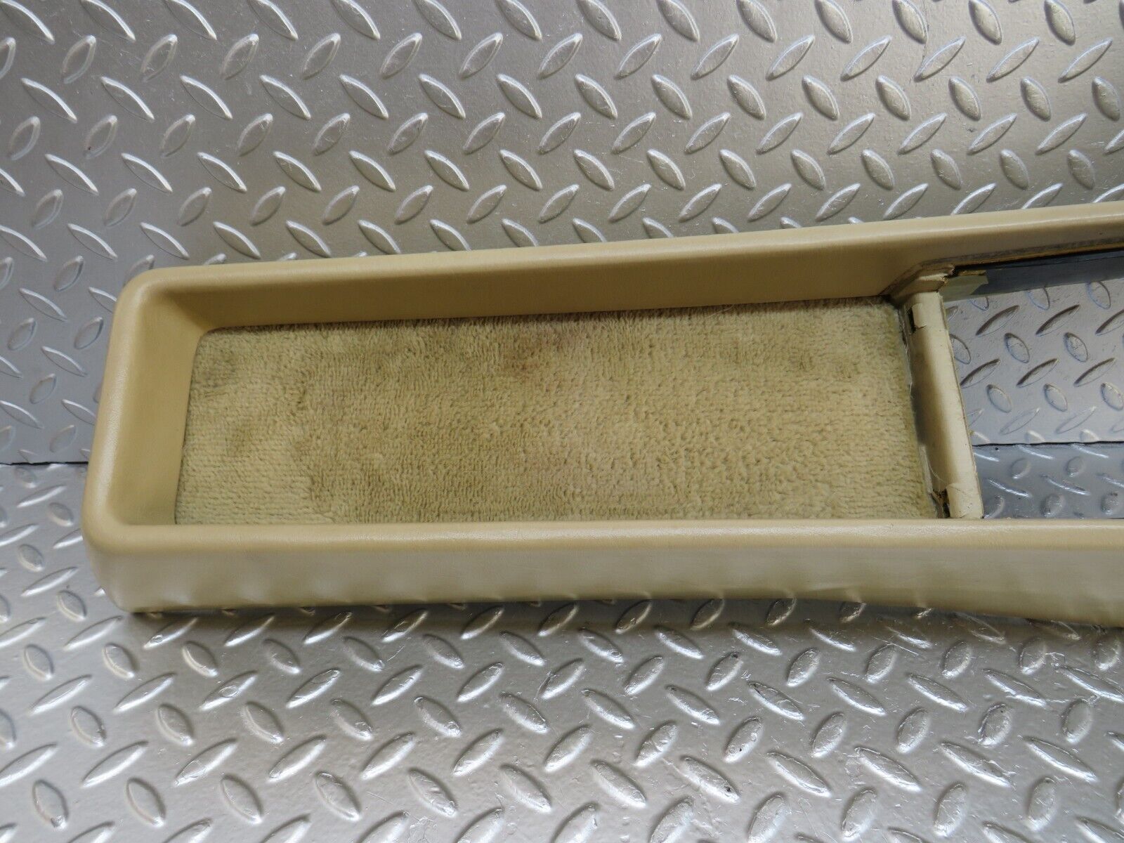 34120 Mercedes-Benz W124 260E Centre Console Beige