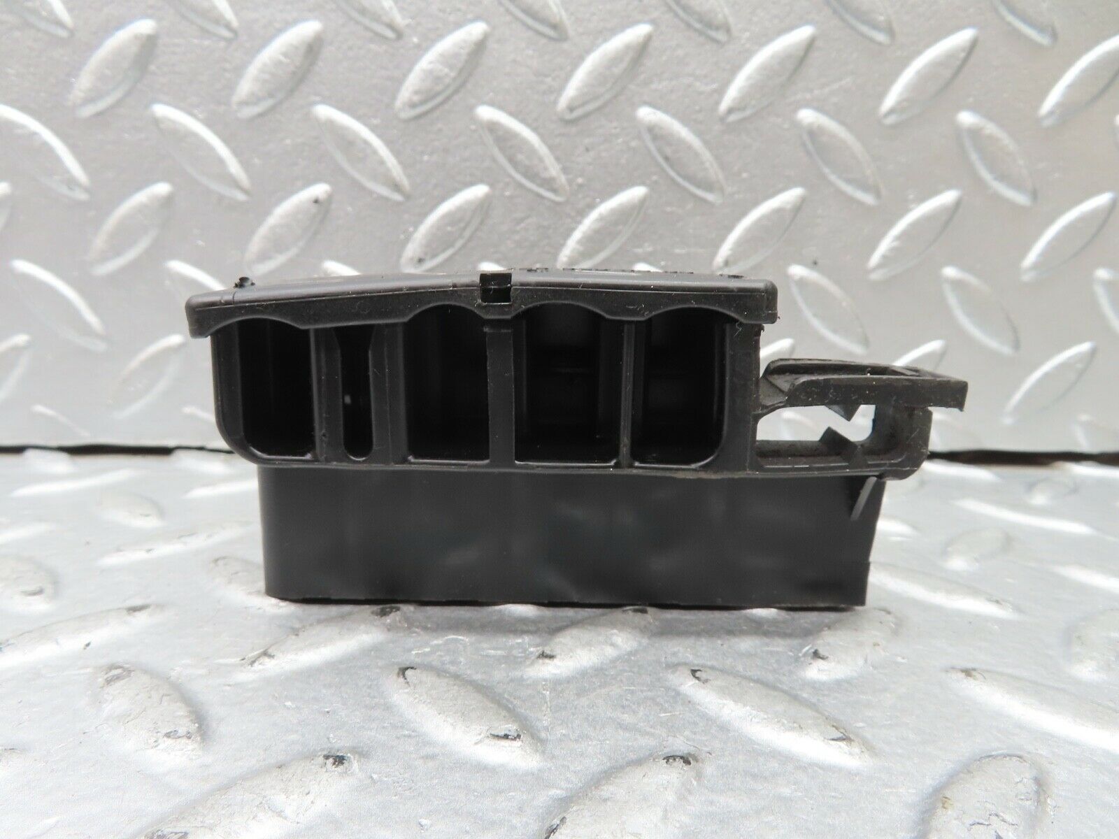 21565 Mercedes-Benz W126 300SE Cable Wire Distributor Connector 1265400069