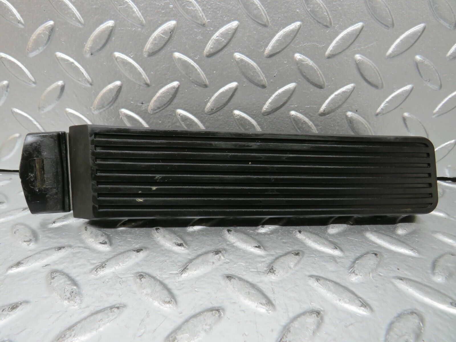 23502 Mercedes-Benz W114 280E Accelerator Pedal With Rubber 1153010382